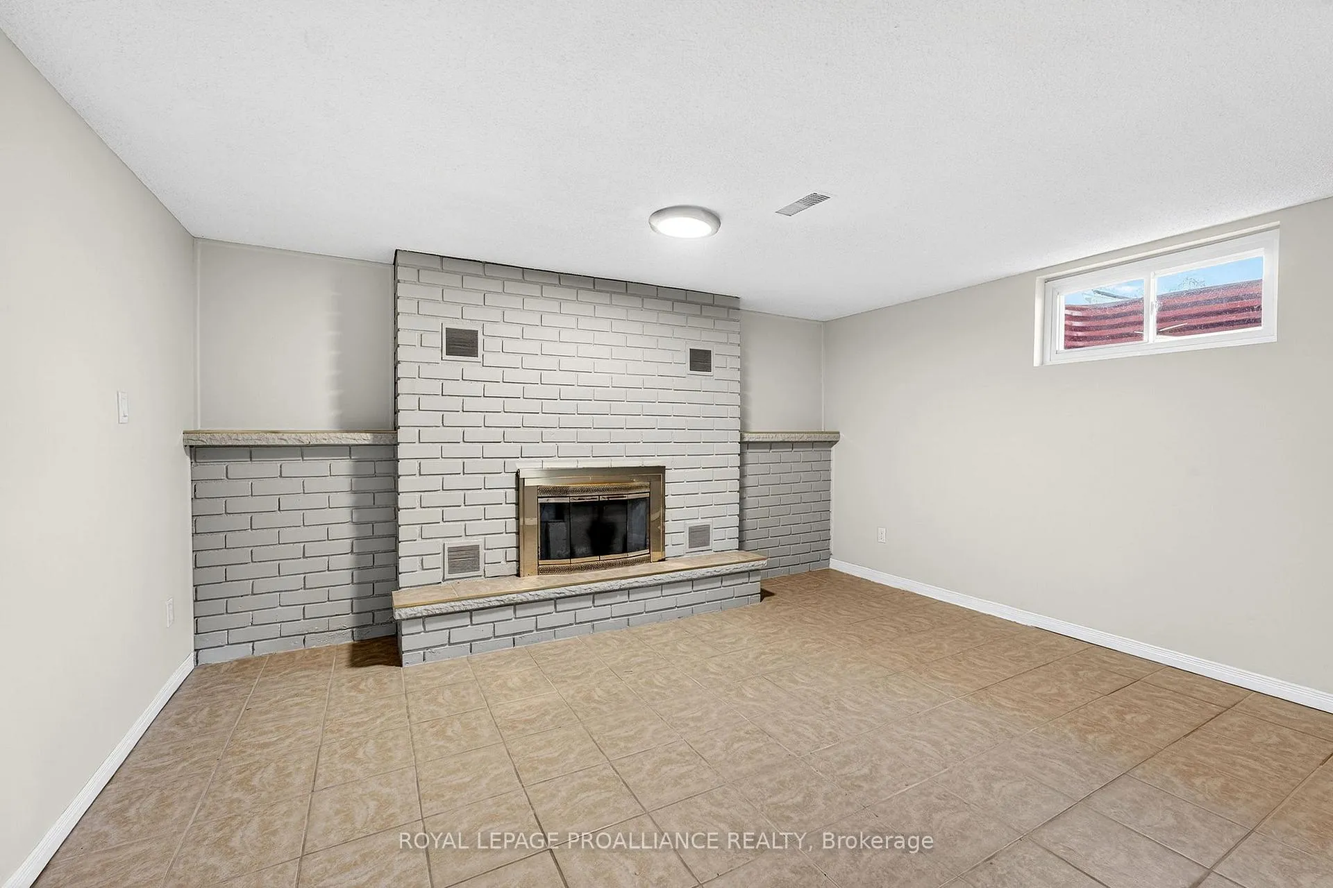 Photo 24 of 107 Fenwood Crescent, Belleville, Belleville Ward — HOMEH