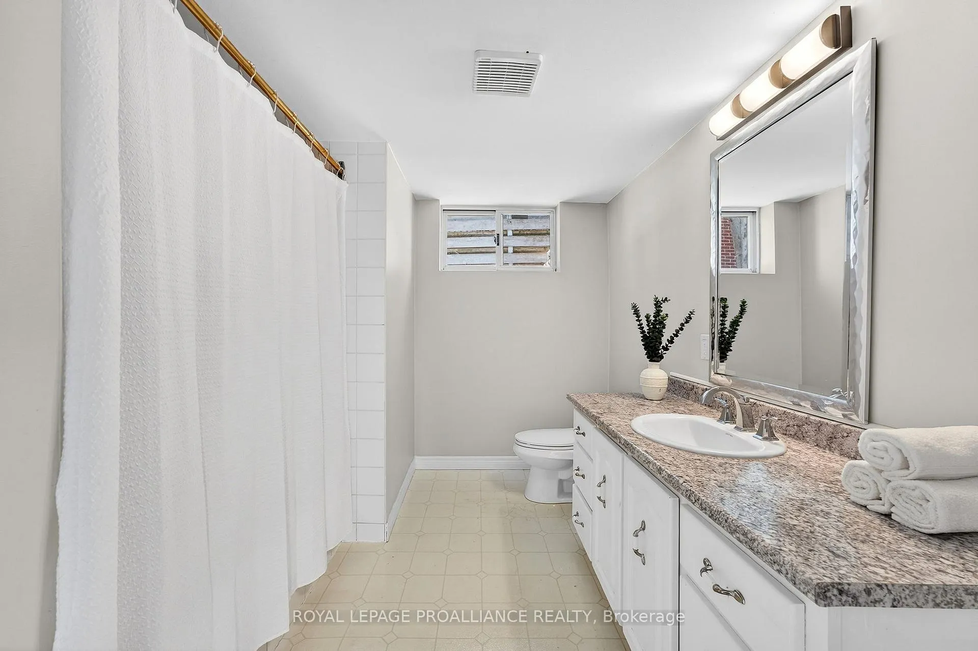 Photo 31 of 107 Fenwood Crescent, Belleville, Belleville Ward — HOMEH