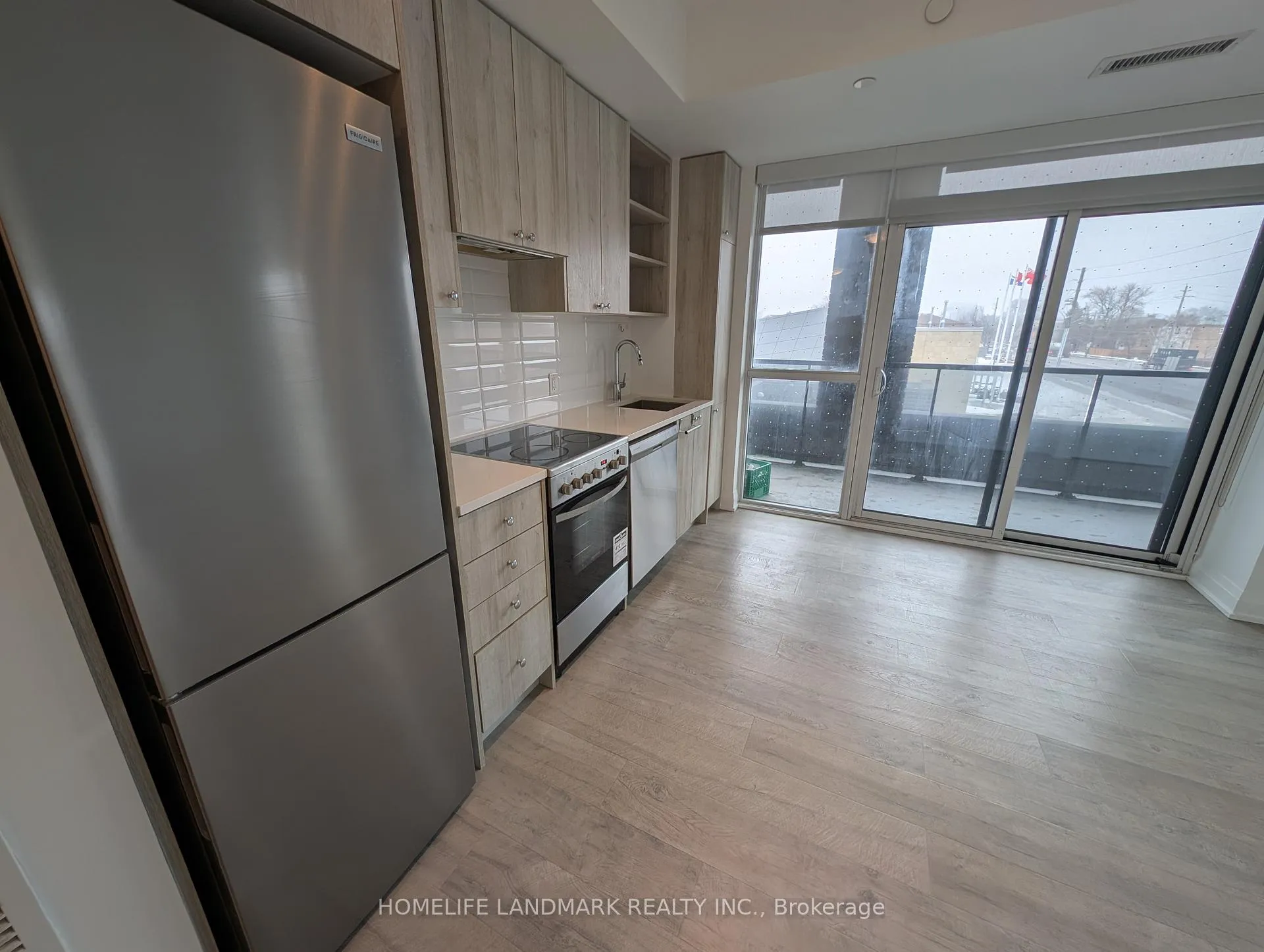 Photo 7 of Unit 207, 50 George Butchart Drive, Toronto, Bedford Park-Nortown — HOMEH