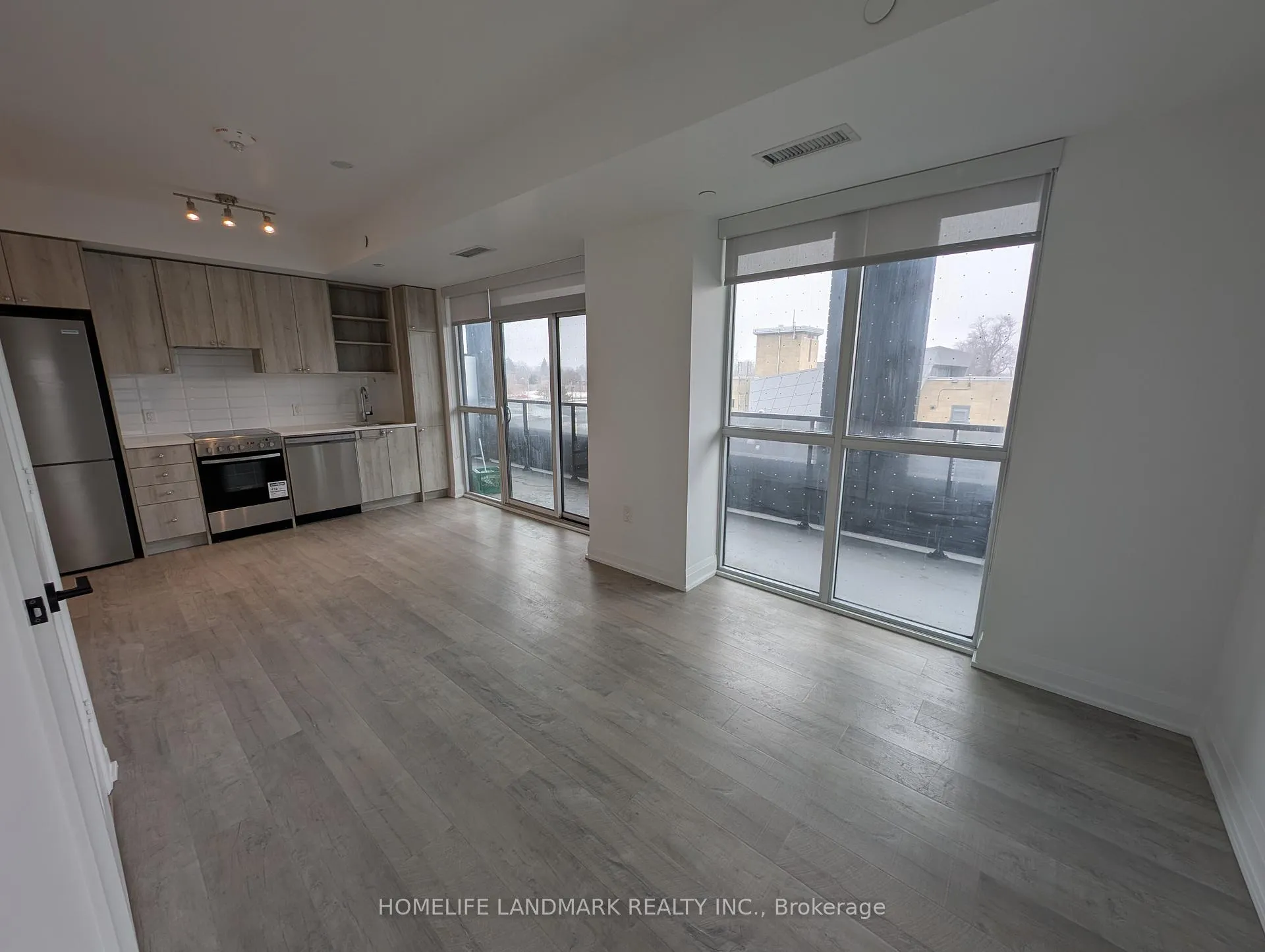 Photo 10 of Unit 207, 50 George Butchart Drive, Toronto, Bedford Park-Nortown — HOMEH