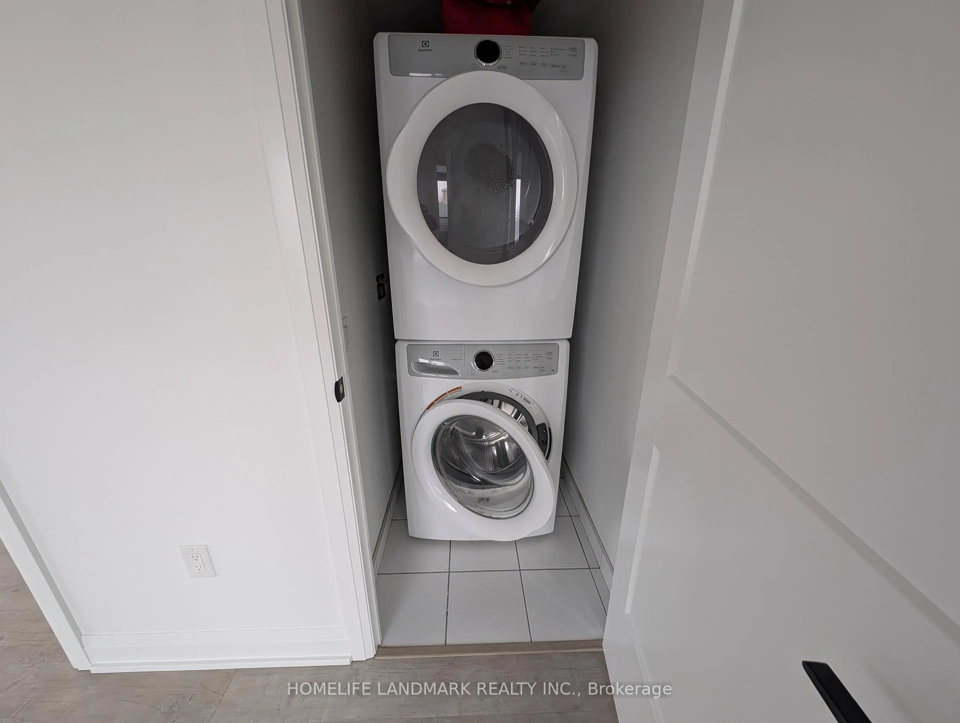 Photo 16 of Unit 207, 50 George Butchart Drive, Toronto, Bedford Park-Nortown — HOMEH
