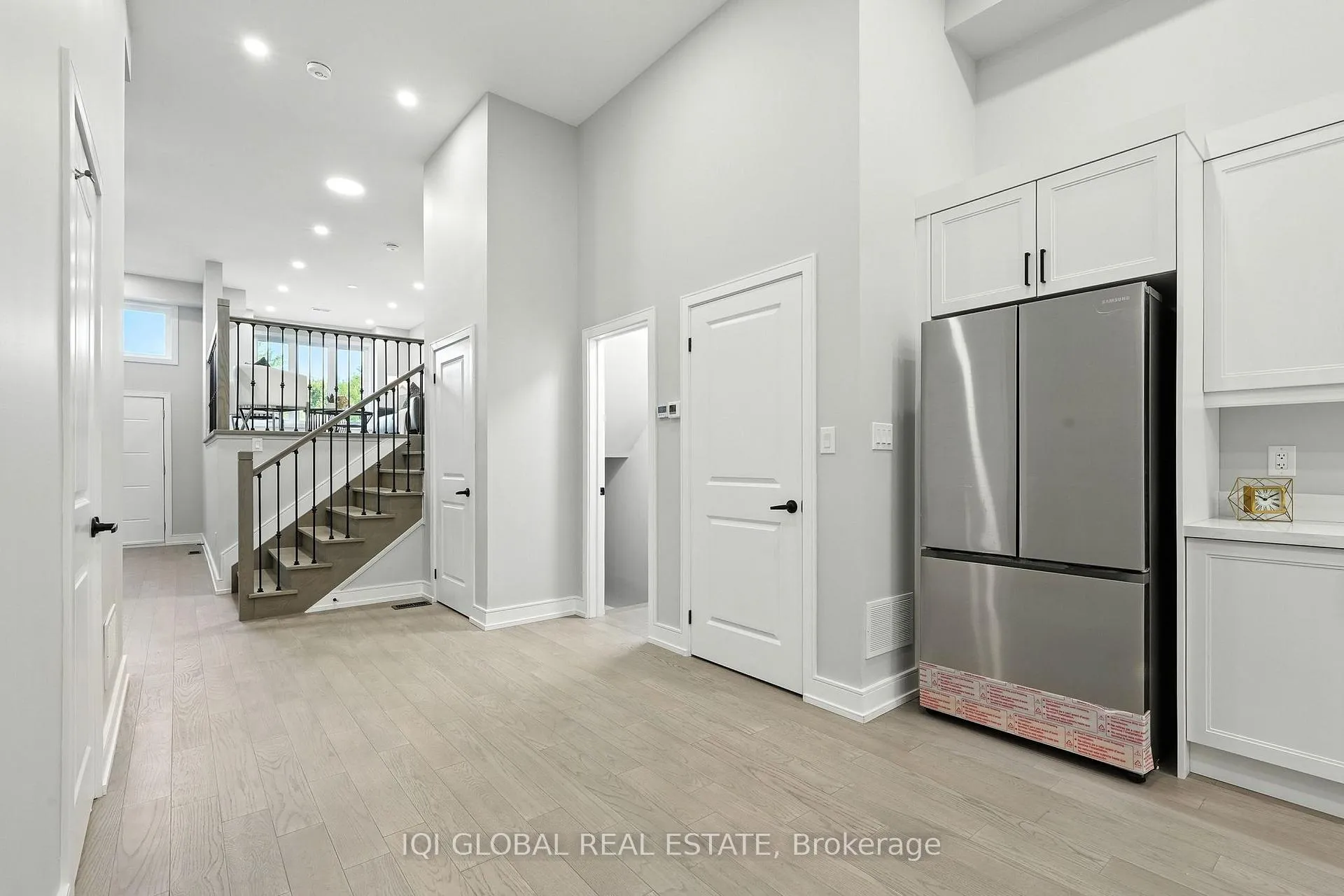 Photo 5 of 308 Anderson Avenue, Oshawa, McLaughlin — HOMEH