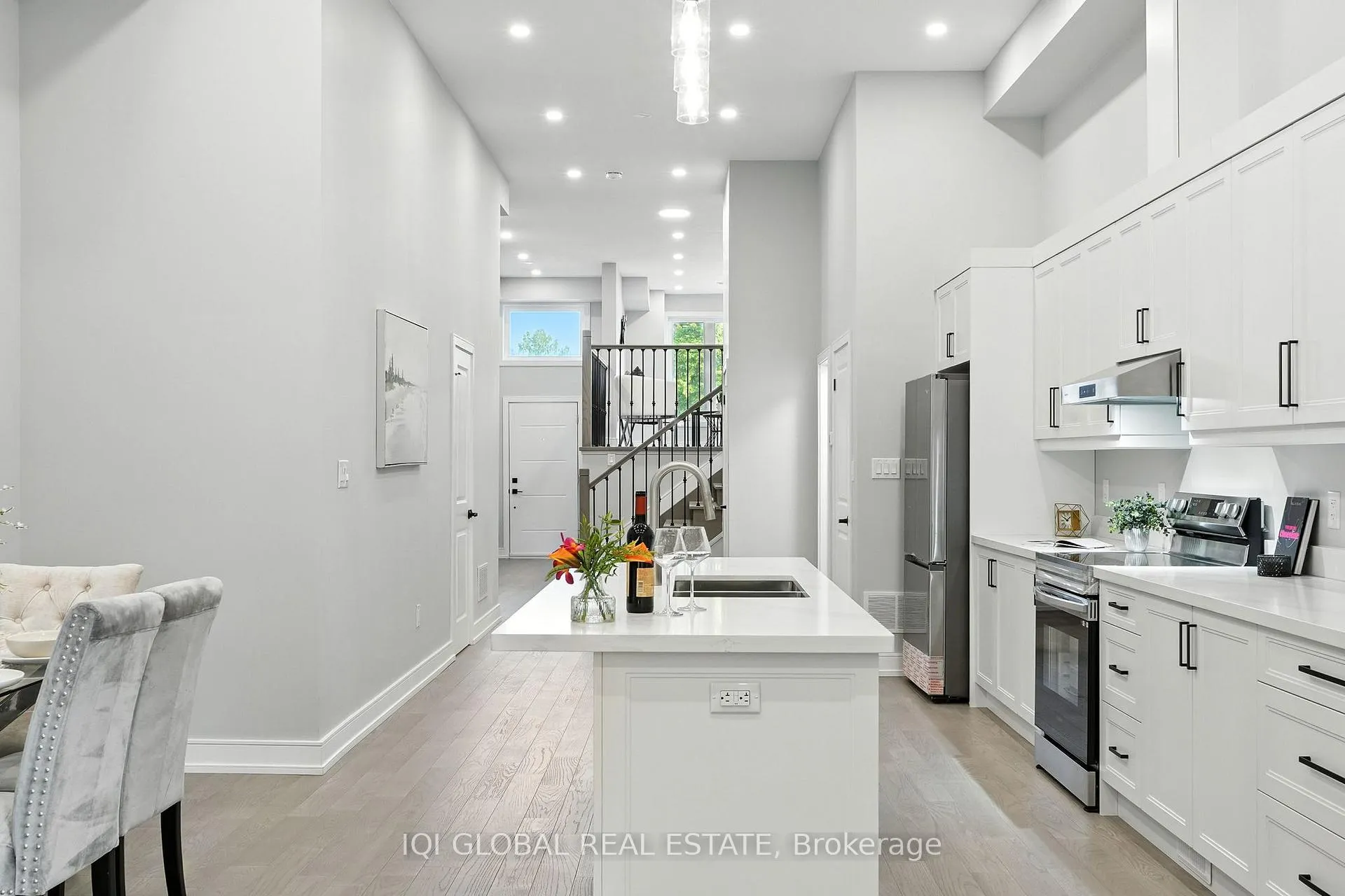 Photo 7 of 308 Anderson Avenue, Oshawa, McLaughlin — HOMEH