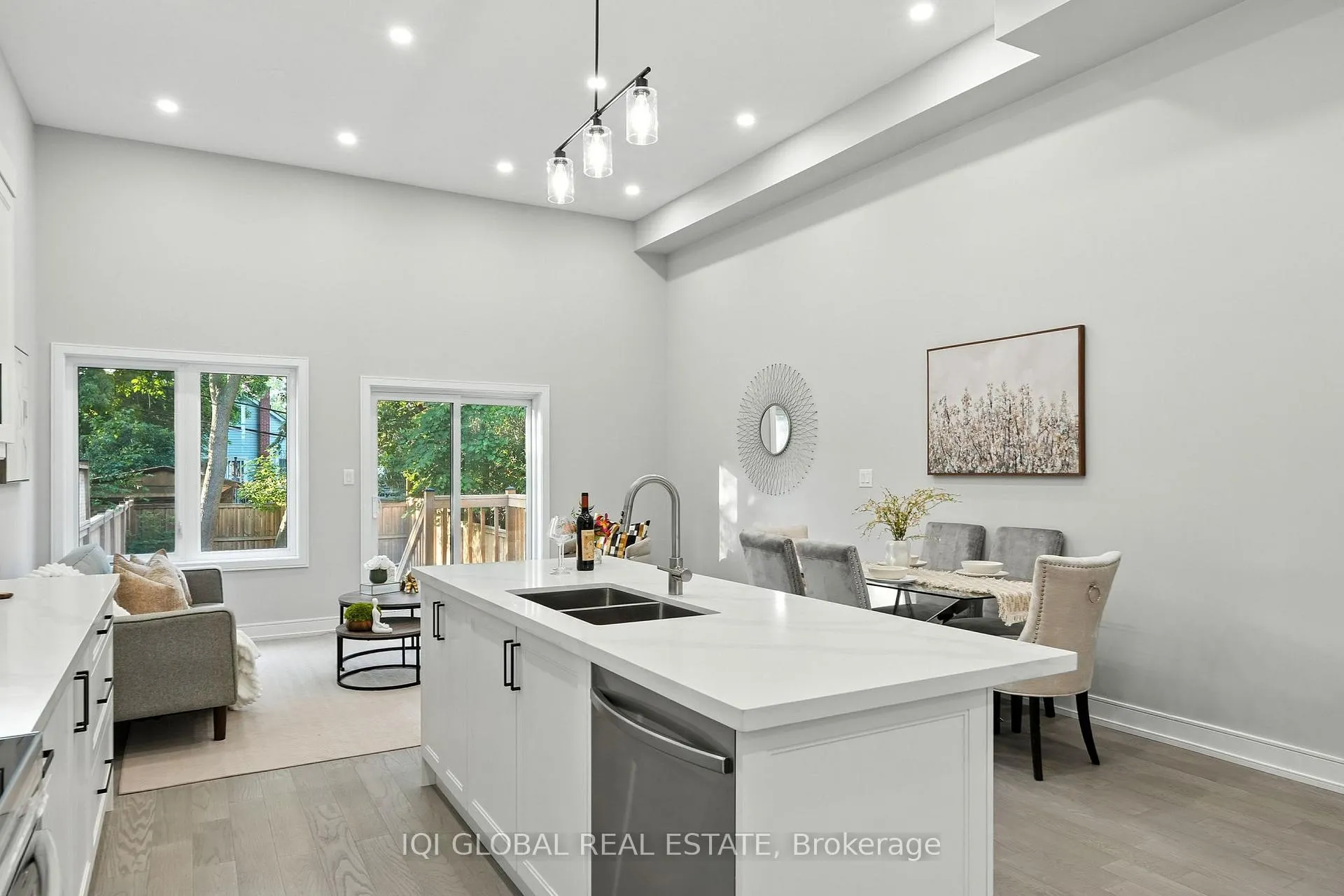 Photo 8 of 308 Anderson Avenue, Oshawa, McLaughlin — HOMEH