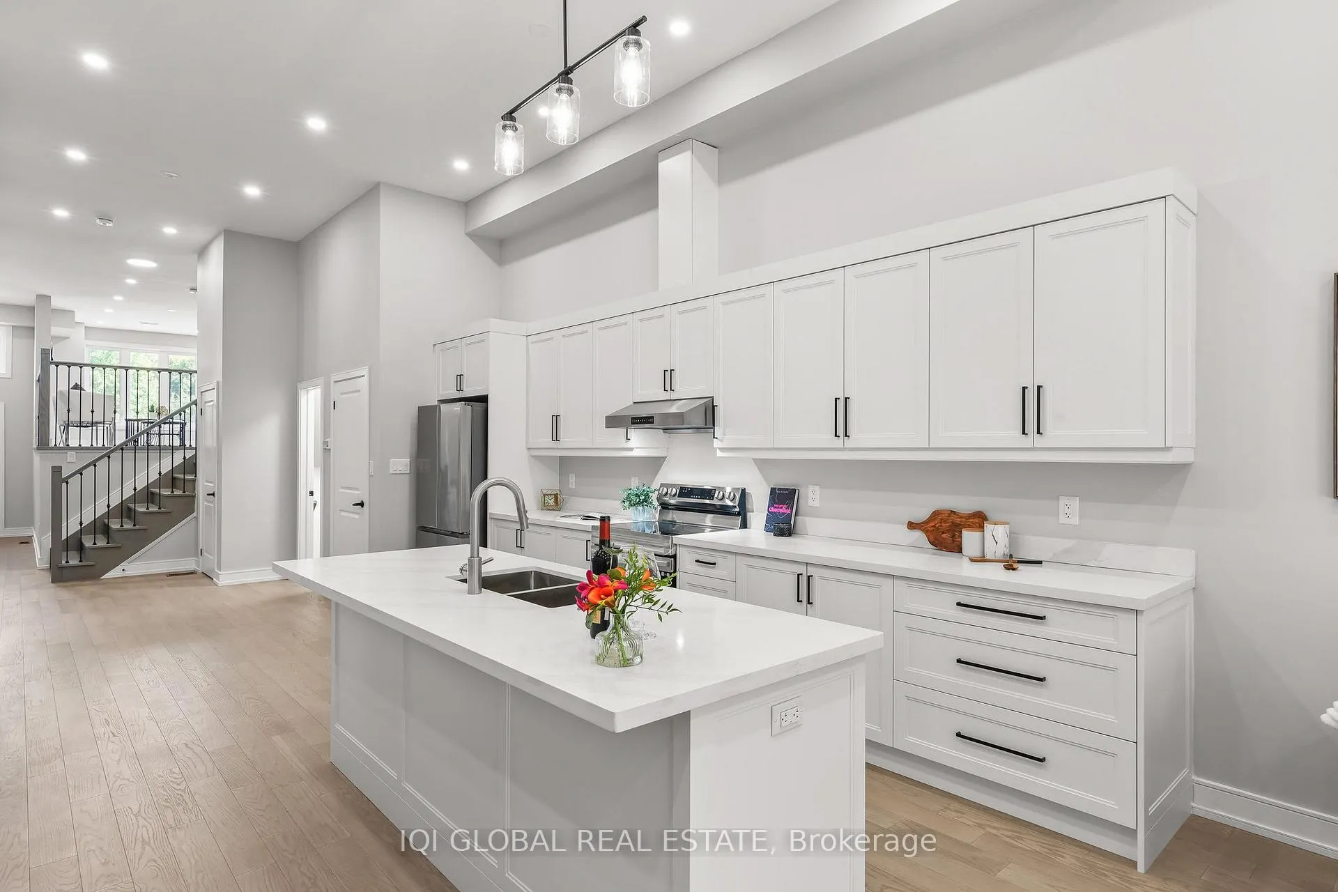 Photo 9 of 308 Anderson Avenue, Oshawa, McLaughlin — HOMEH