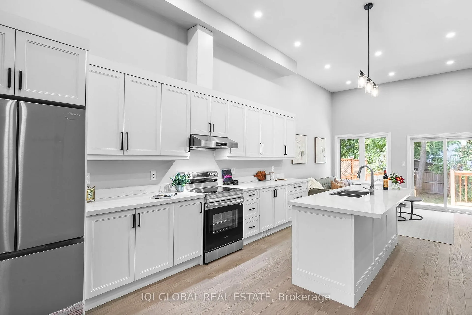 Photo 10 of 308 Anderson Avenue, Oshawa, McLaughlin — HOMEH