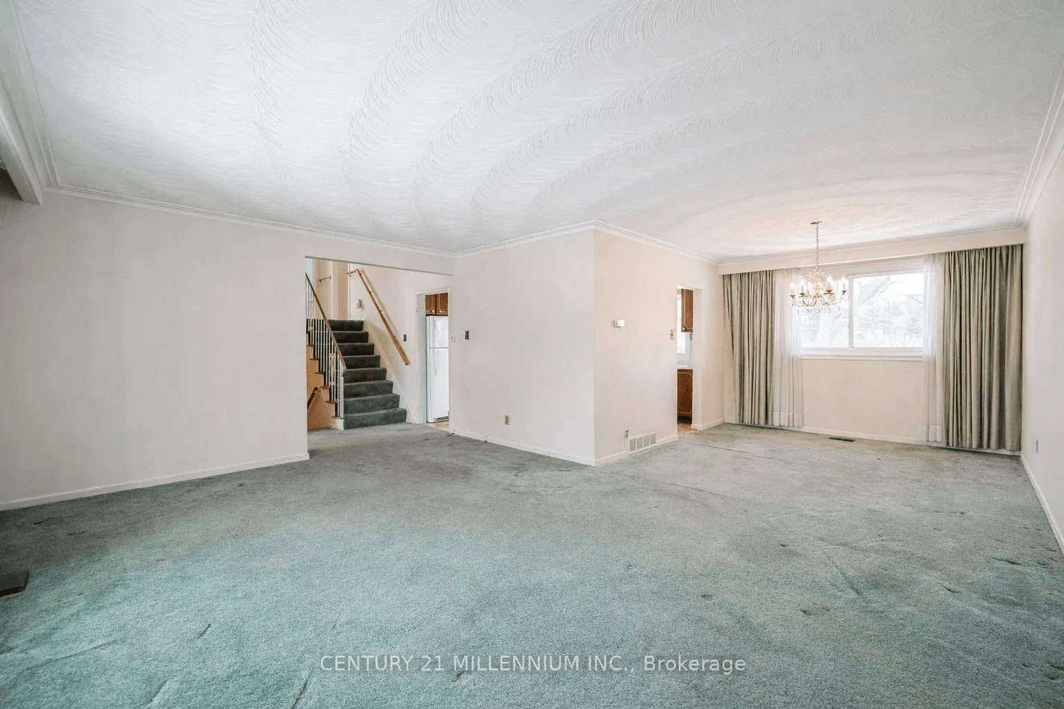 Photo 3 of 94 Norfield Crescent, Etobicoke, Elms-Old Rexdale — HOMEH