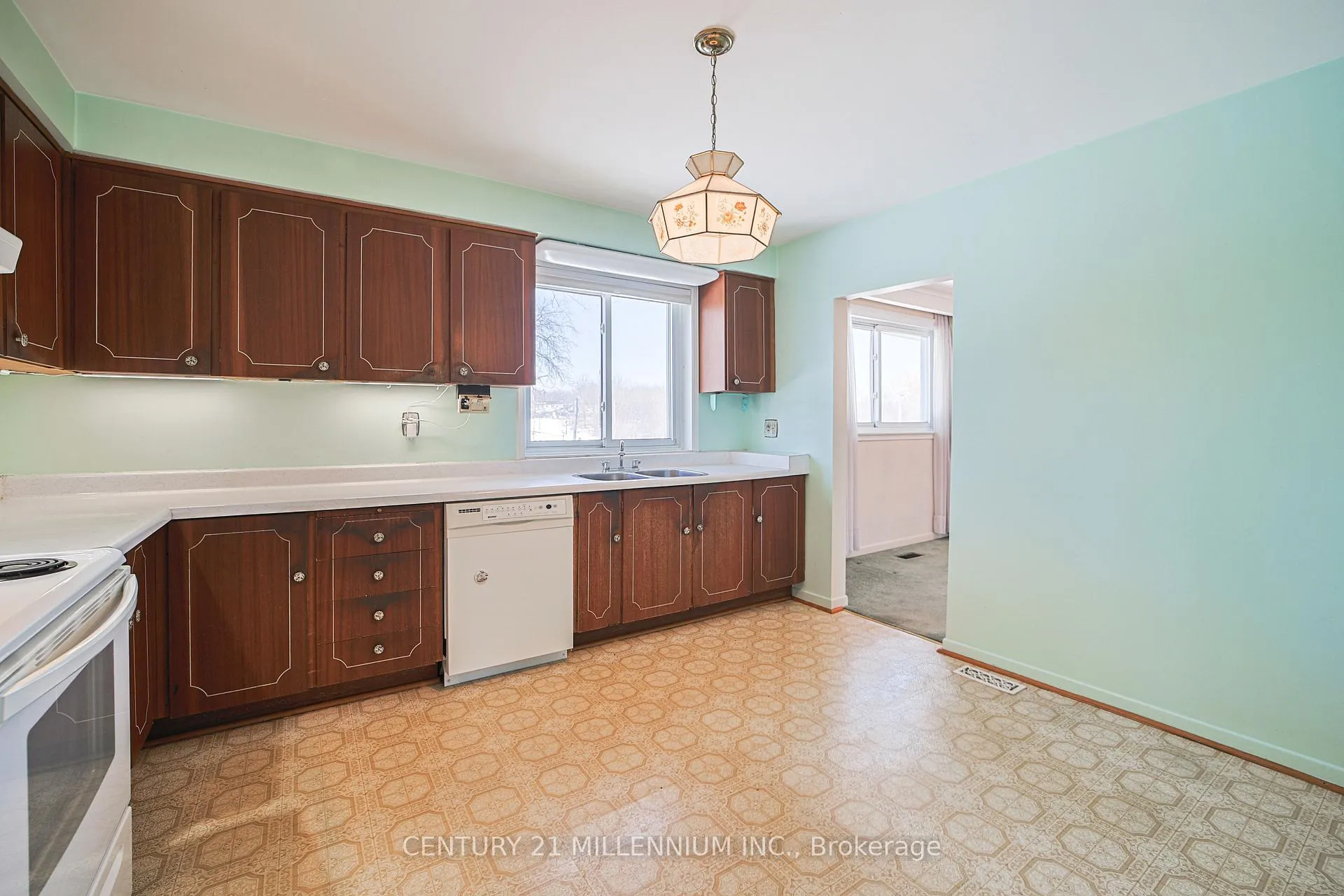 Photo 9 of 94 Norfield Crescent, Etobicoke, Elms-Old Rexdale — HOMEH