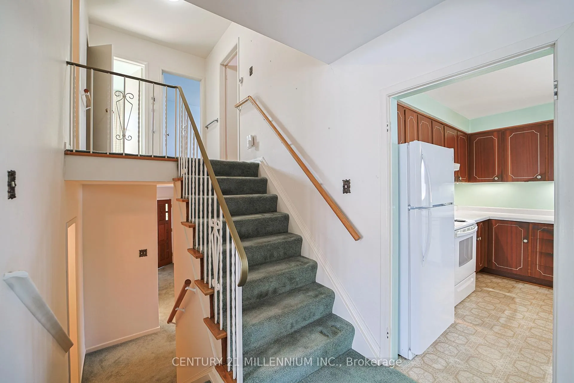 Photo 10 of 94 Norfield Crescent, Etobicoke, Elms-Old Rexdale — HOMEH