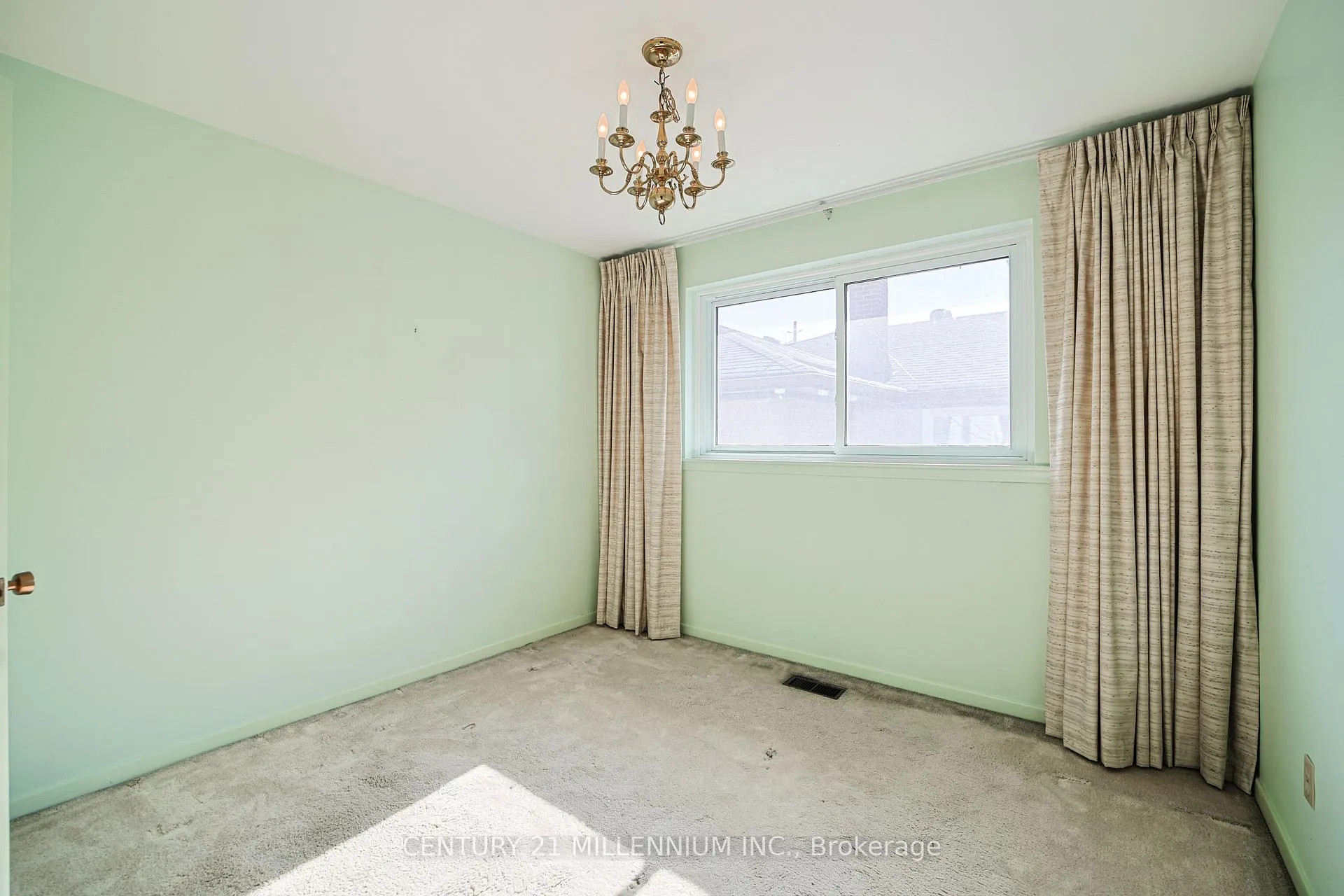 Photo 14 of 94 Norfield Crescent, Etobicoke, Elms-Old Rexdale — HOMEH