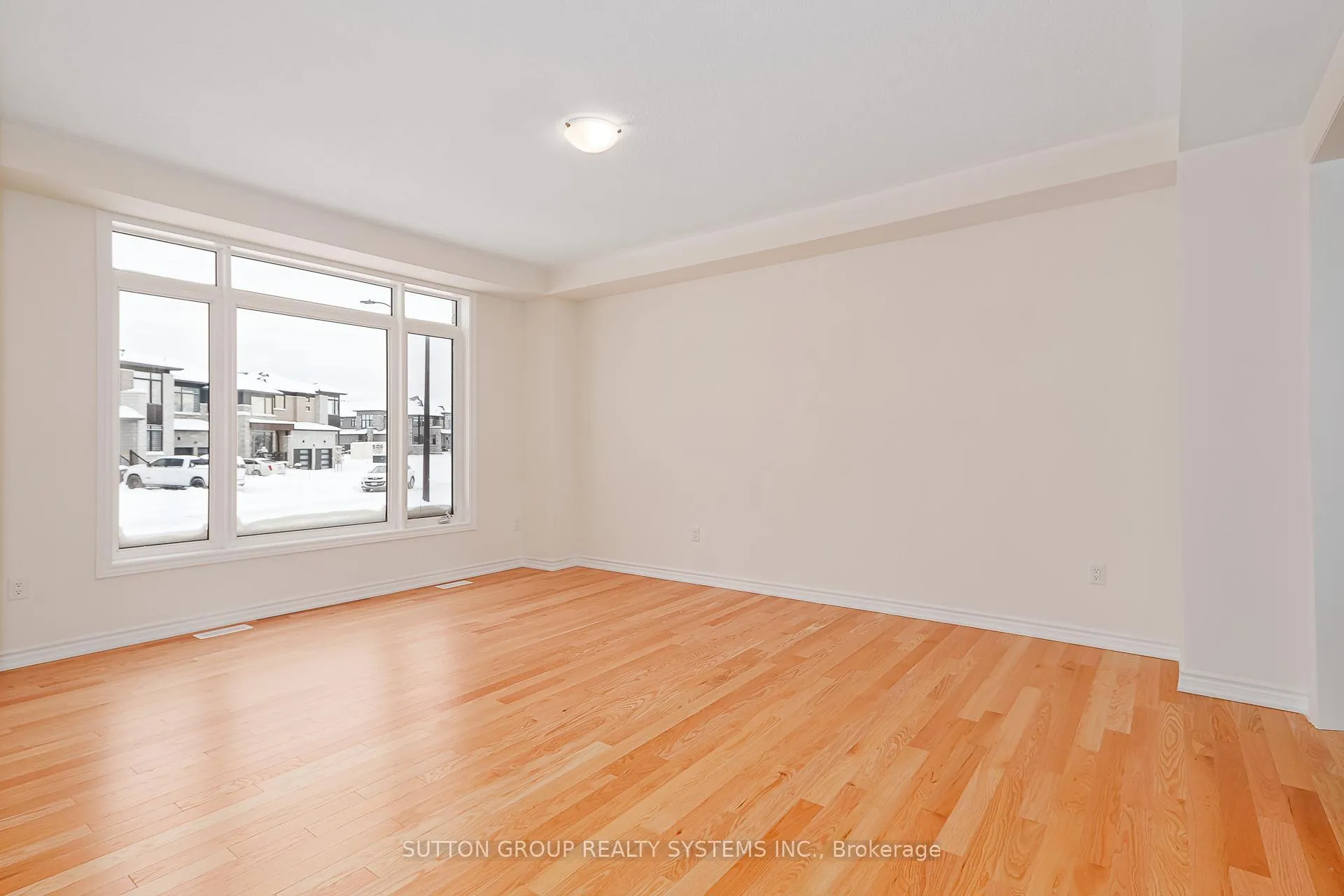 Photo 5 of 184 Roseanne Circle, Wasaga Beach — HOMEH