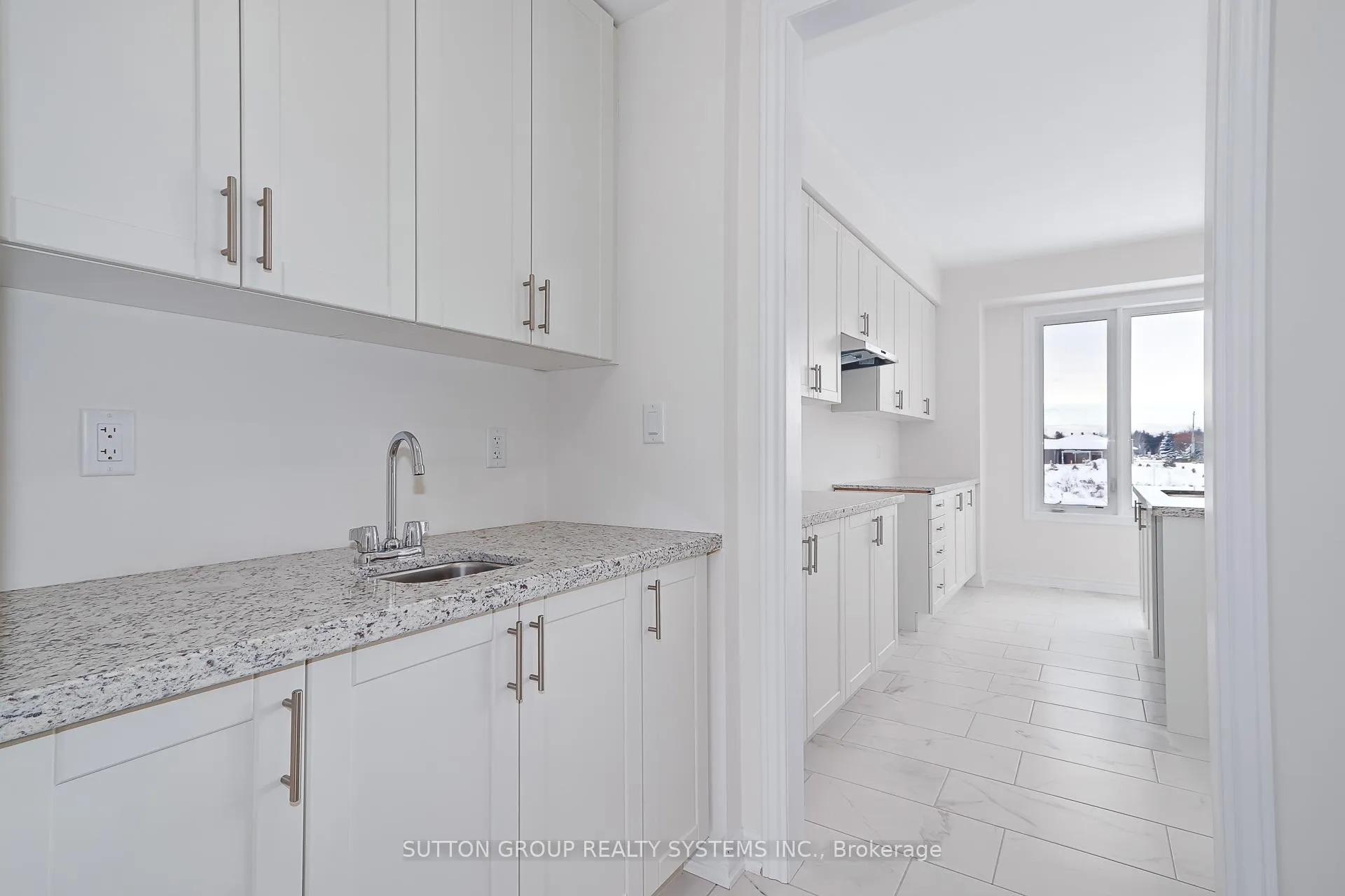 Photo 7 of 184 Roseanne Circle, Wasaga Beach — HOMEH