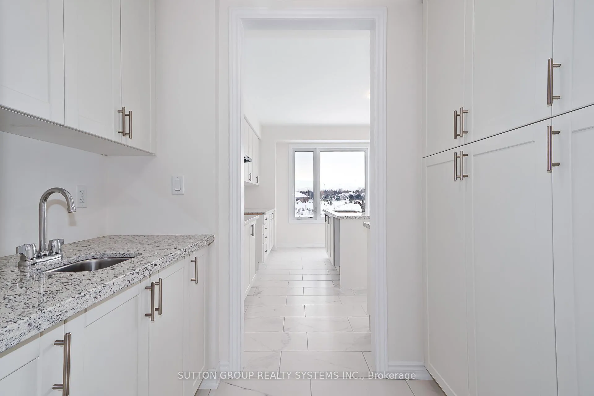 Photo 8 of 184 Roseanne Circle, Wasaga Beach — HOMEH
