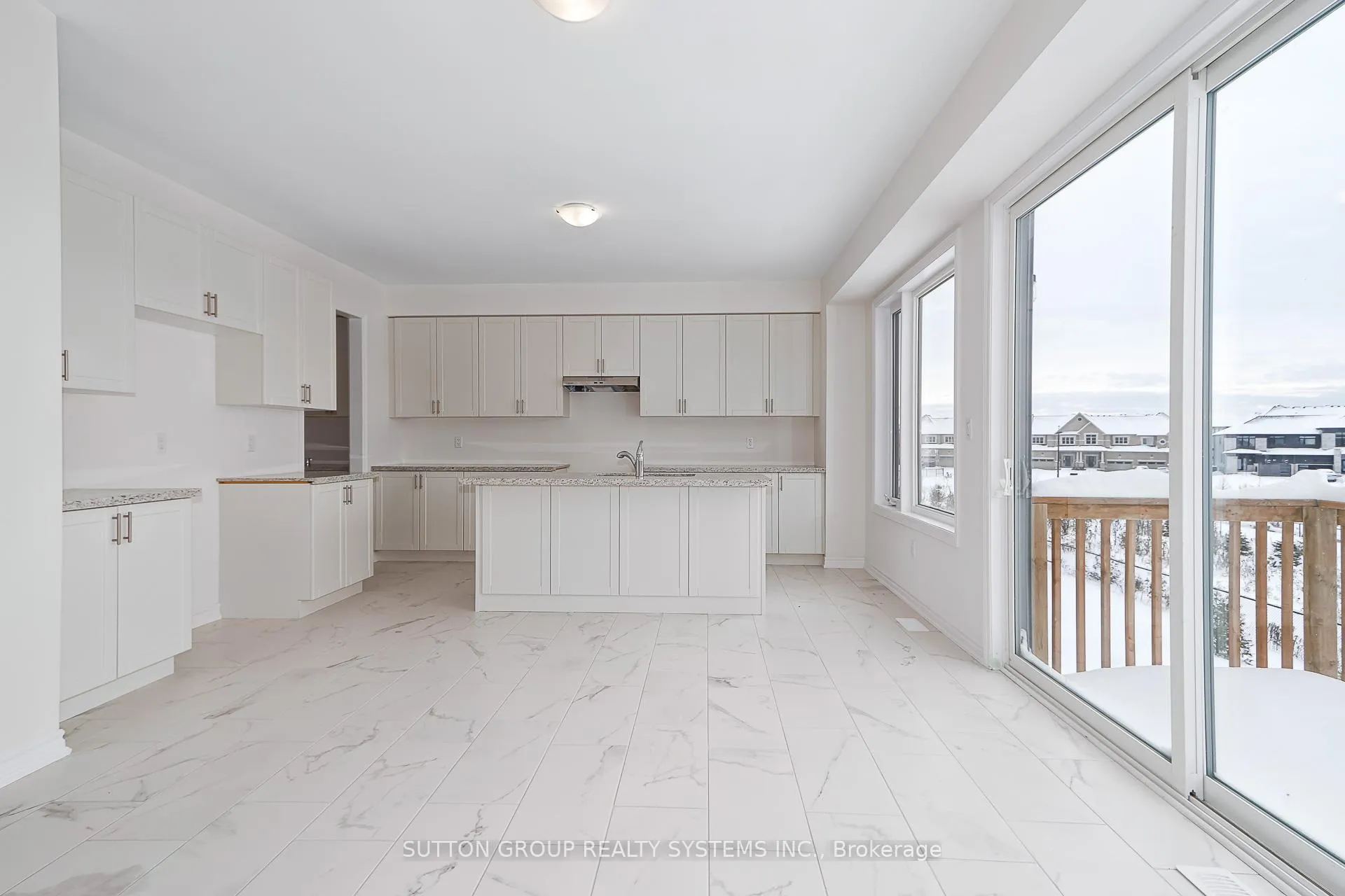 Photo 11 of 184 Roseanne Circle, Wasaga Beach — HOMEH
