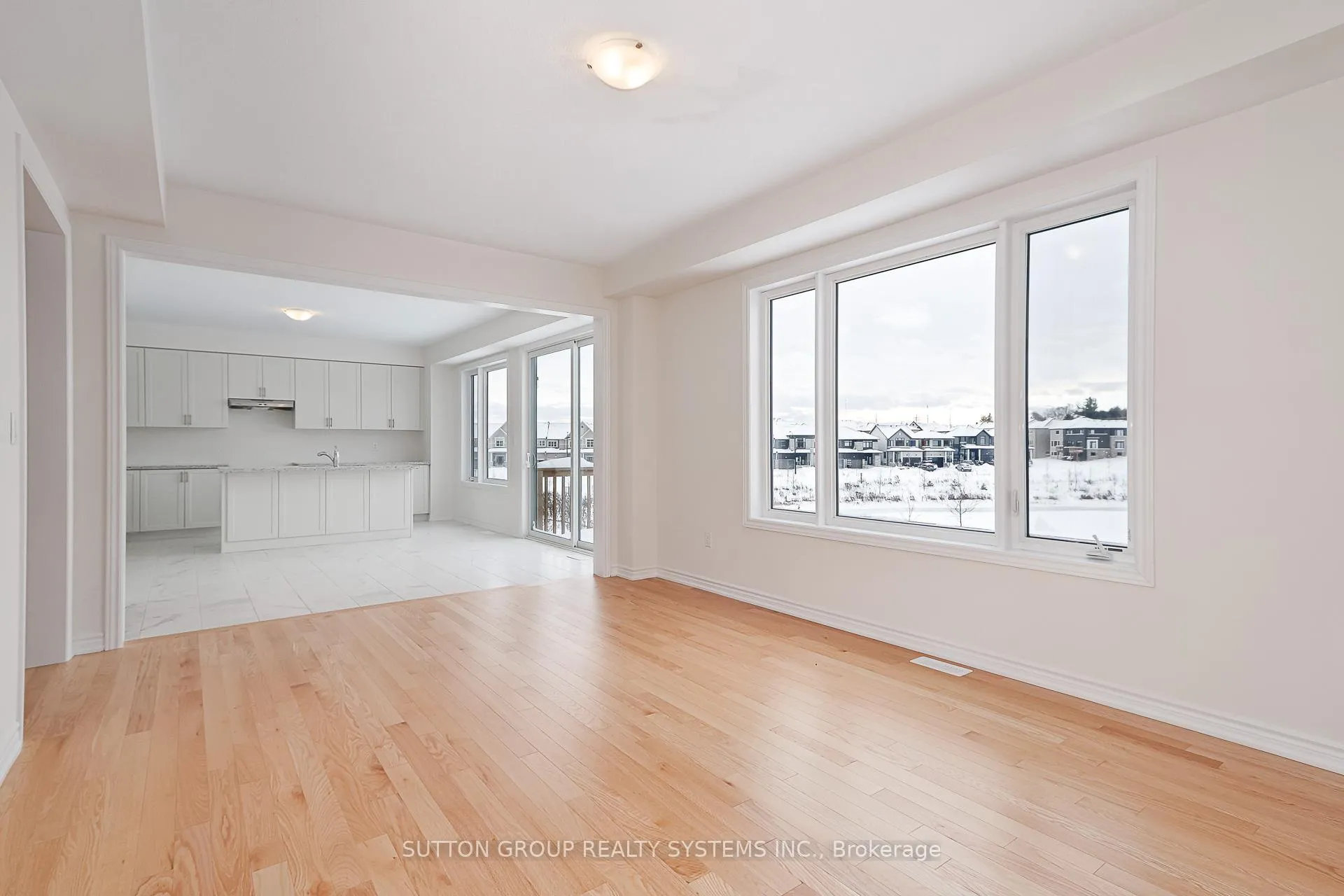 Photo 15 of 184 Roseanne Circle, Wasaga Beach — HOMEH