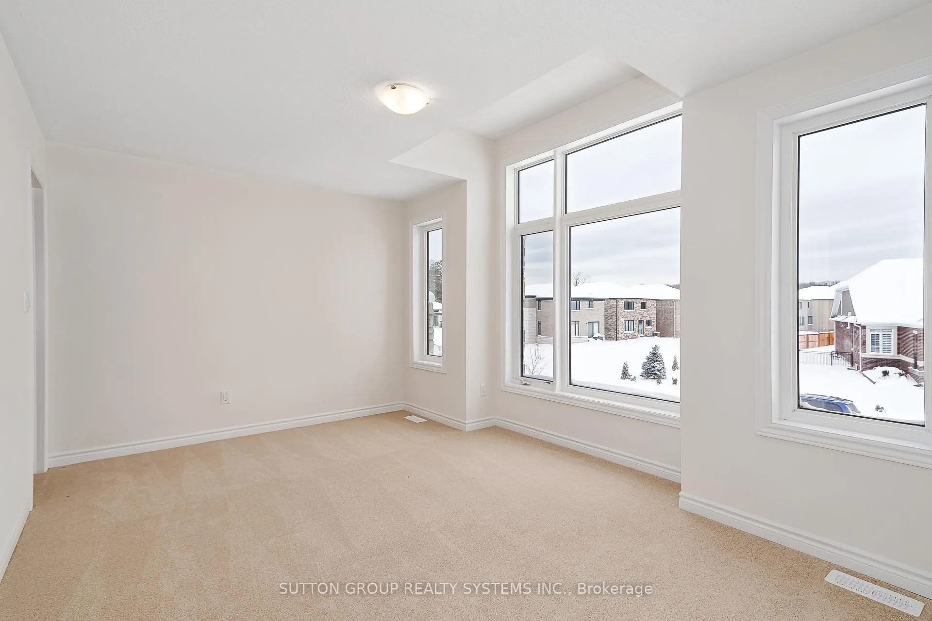 Photo 16 of 184 Roseanne Circle, Wasaga Beach — HOMEH