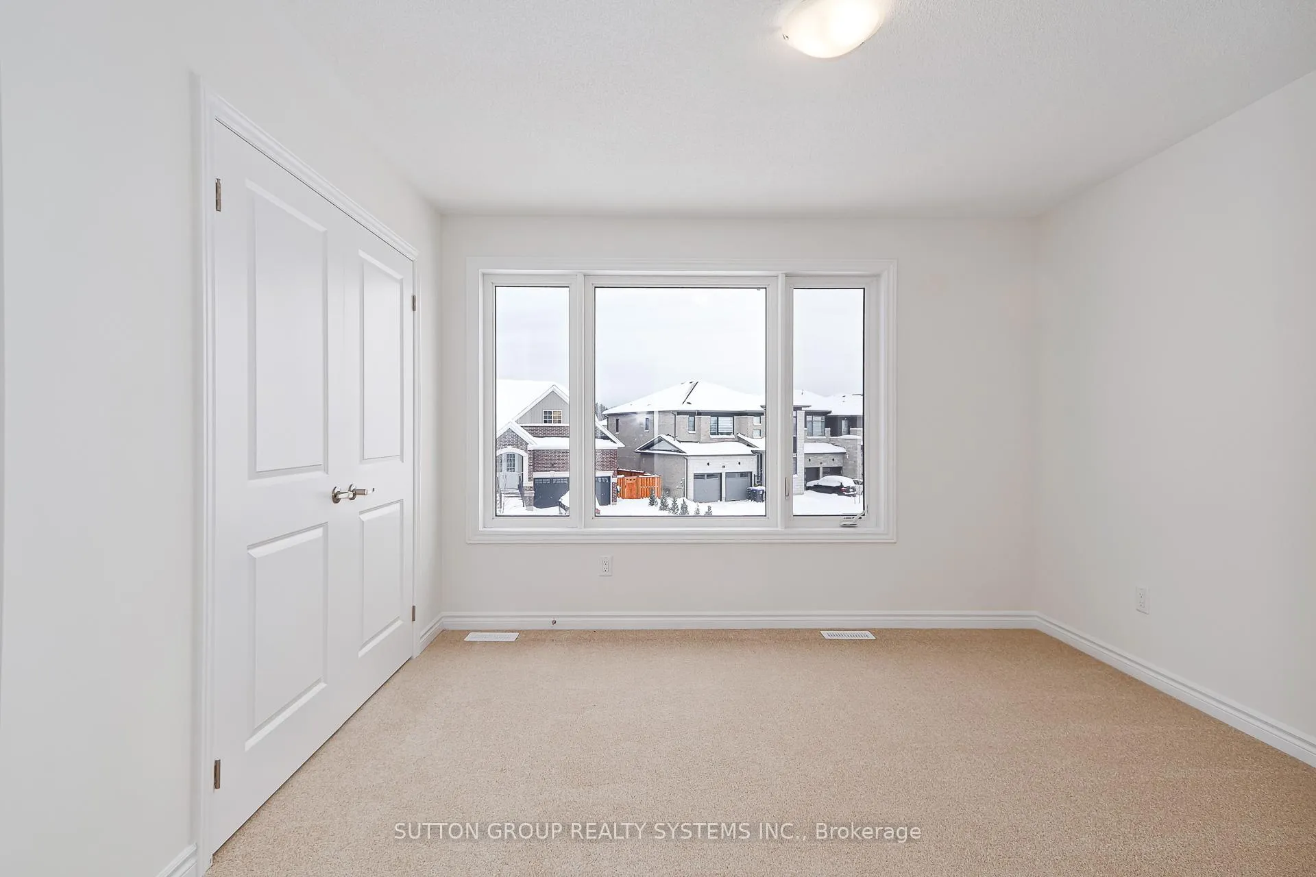 Photo 17 of 184 Roseanne Circle, Wasaga Beach — HOMEH