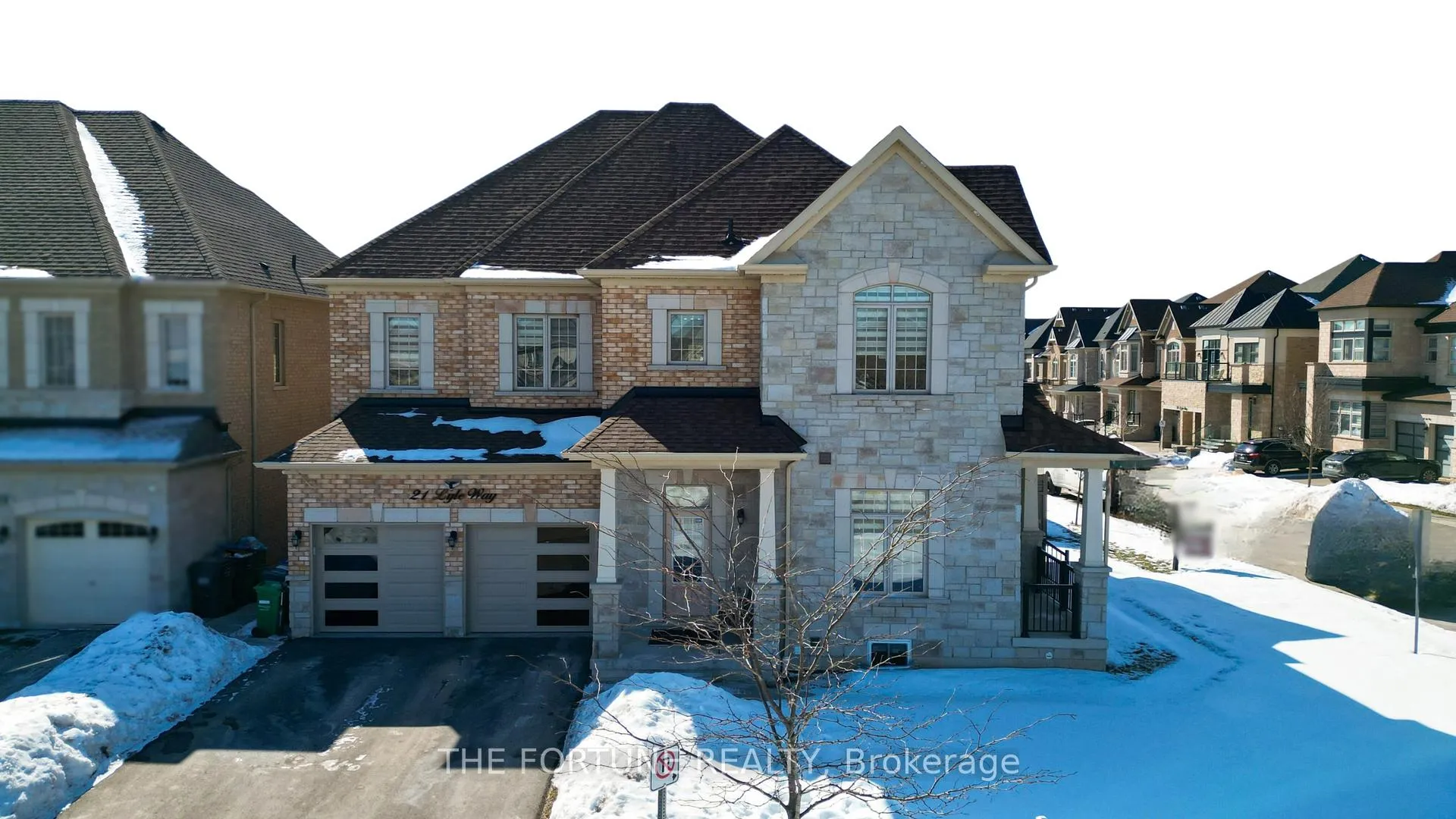 Photo 2 of 21 Lyle Way N, Brampton, Northwest Brampton — HOMEH