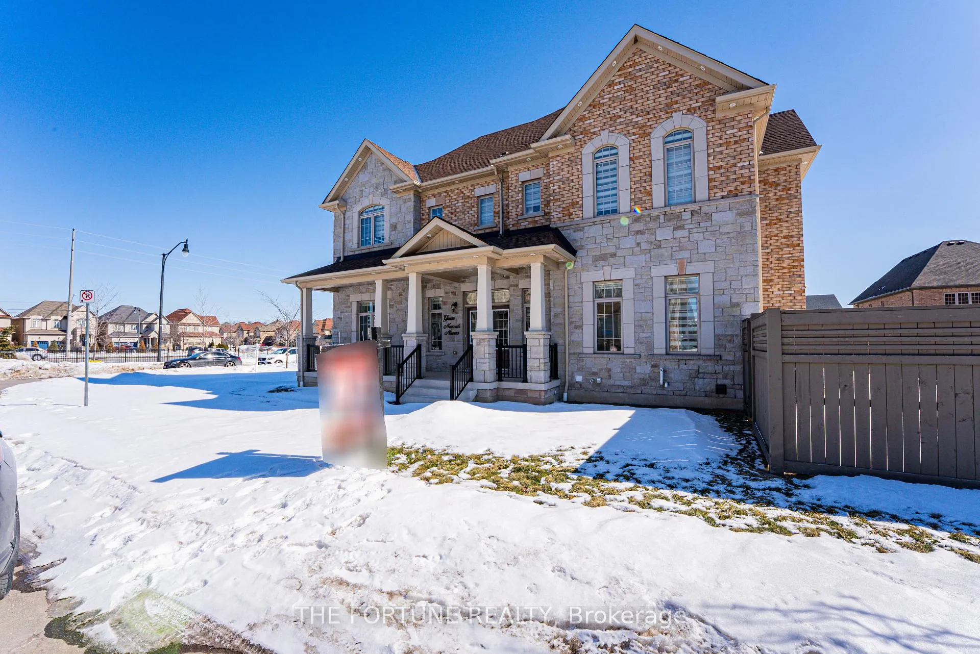 Photo 3 of 21 Lyle Way N, Brampton, Northwest Brampton — HOMEH