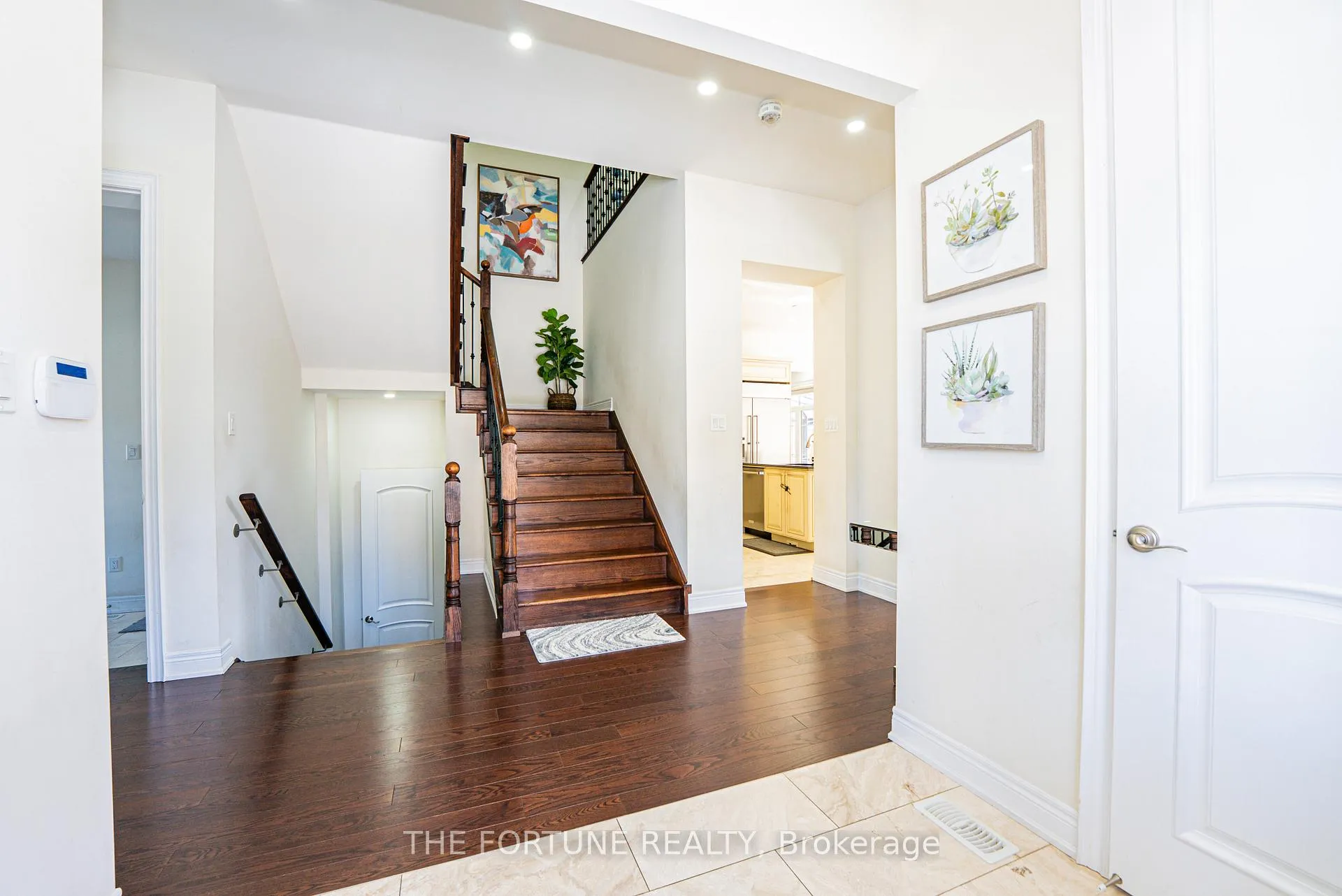 Photo 4 of 21 Lyle Way N, Brampton, Northwest Brampton — HOMEH