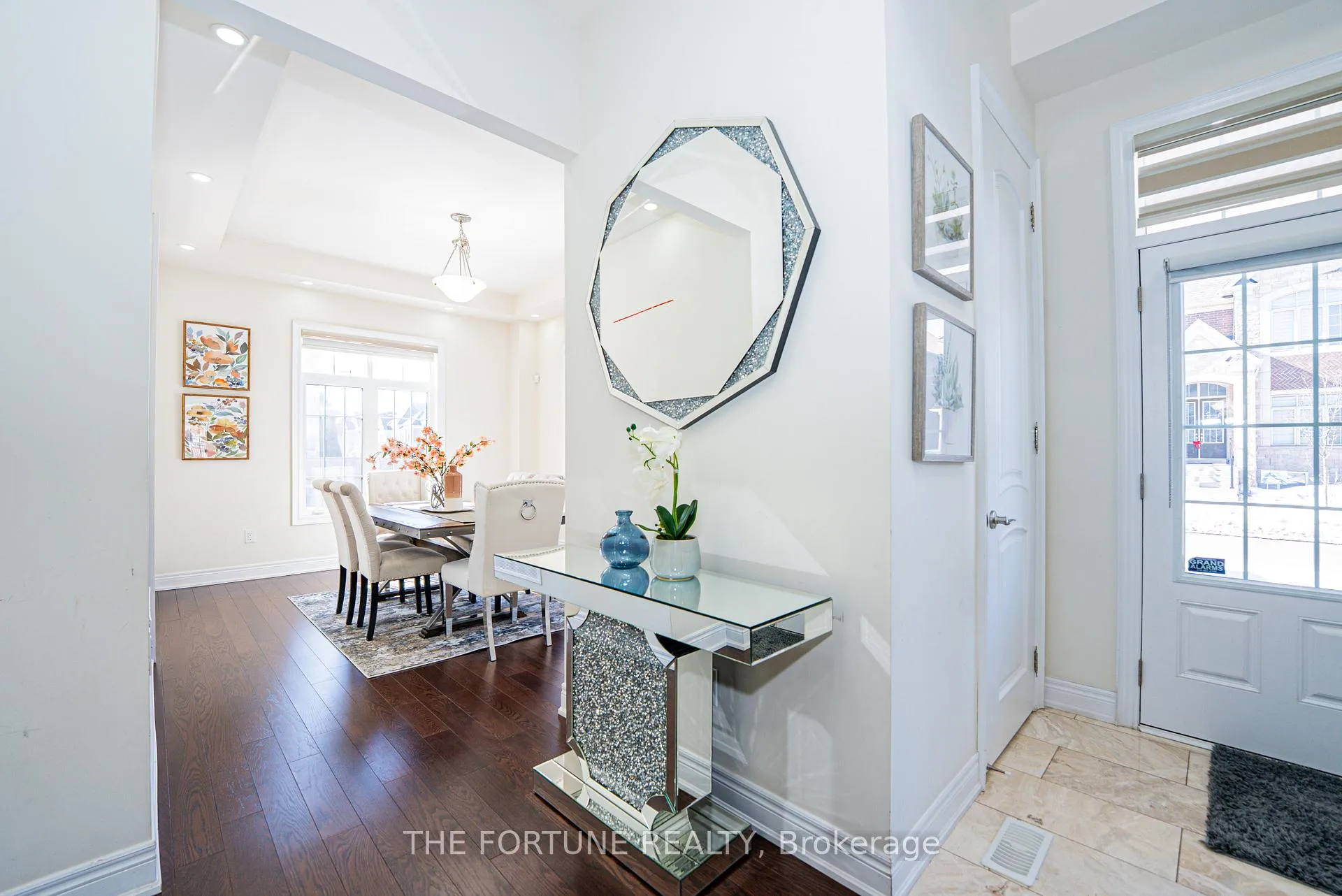 Photo 5 of 21 Lyle Way N, Brampton, Northwest Brampton — HOMEH