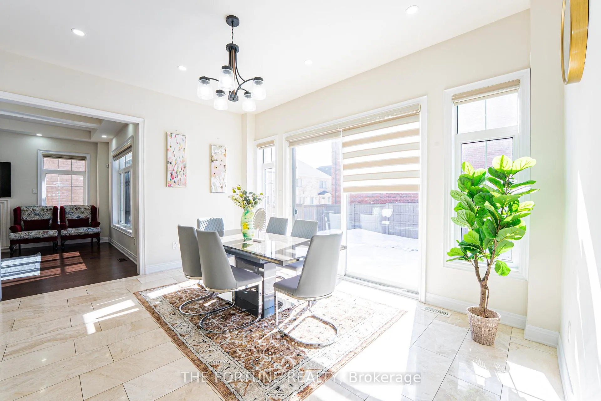 Photo 8 of 21 Lyle Way N, Brampton, Northwest Brampton — HOMEH