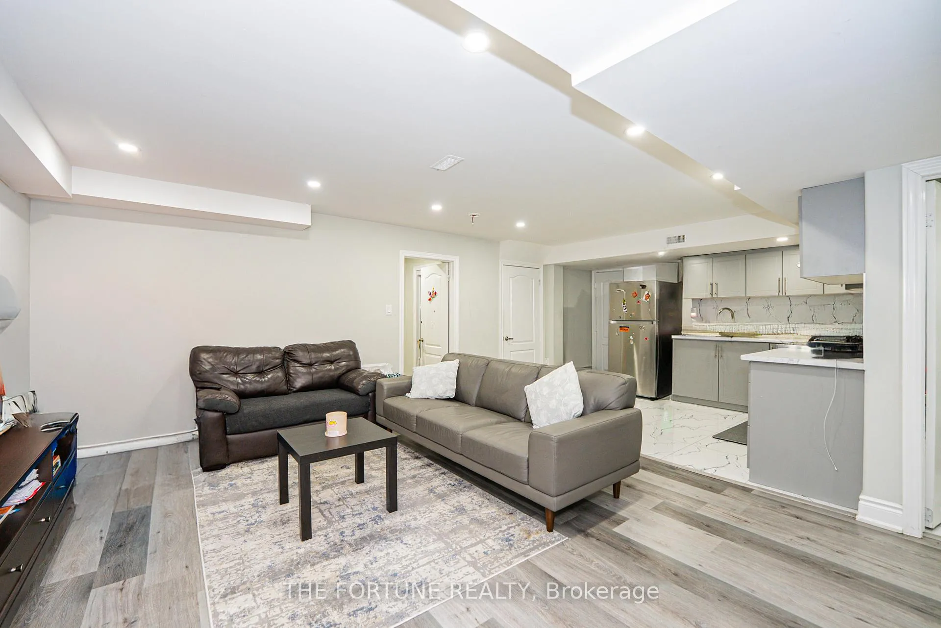 Photo 13 of 21 Lyle Way N, Brampton, Northwest Brampton — HOMEH