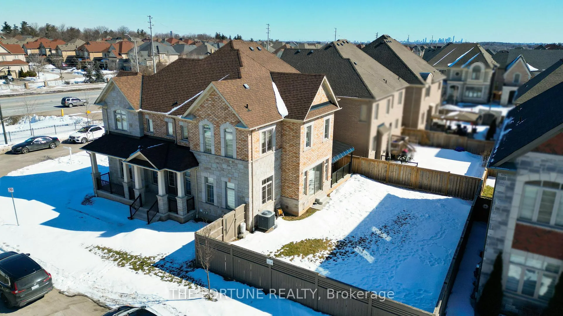 Photo 16 of 21 Lyle Way N, Brampton, Northwest Brampton — HOMEH