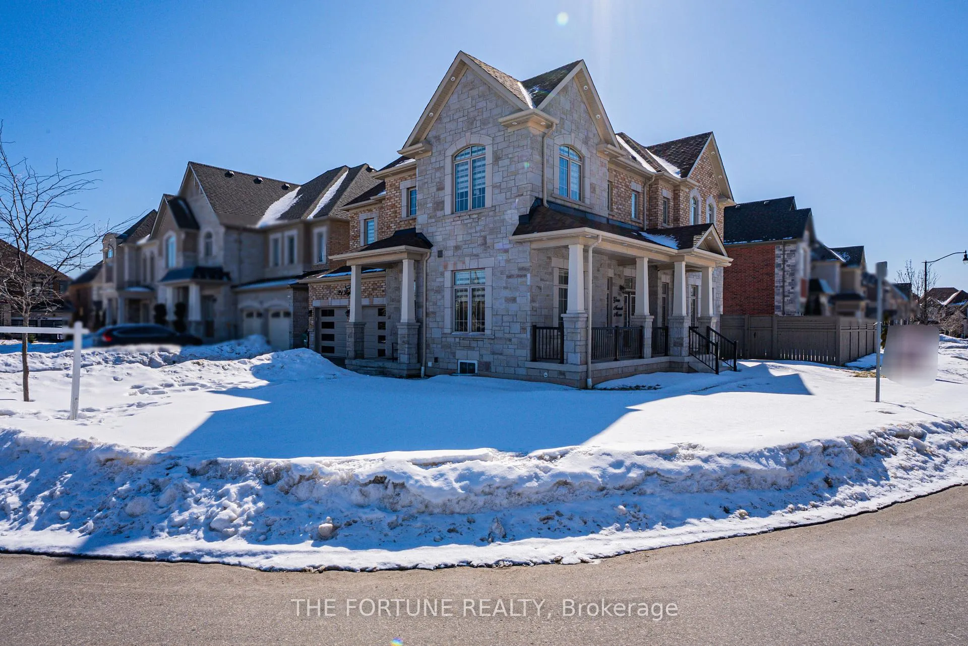Photo 17 of 21 Lyle Way N, Brampton, Northwest Brampton — HOMEH