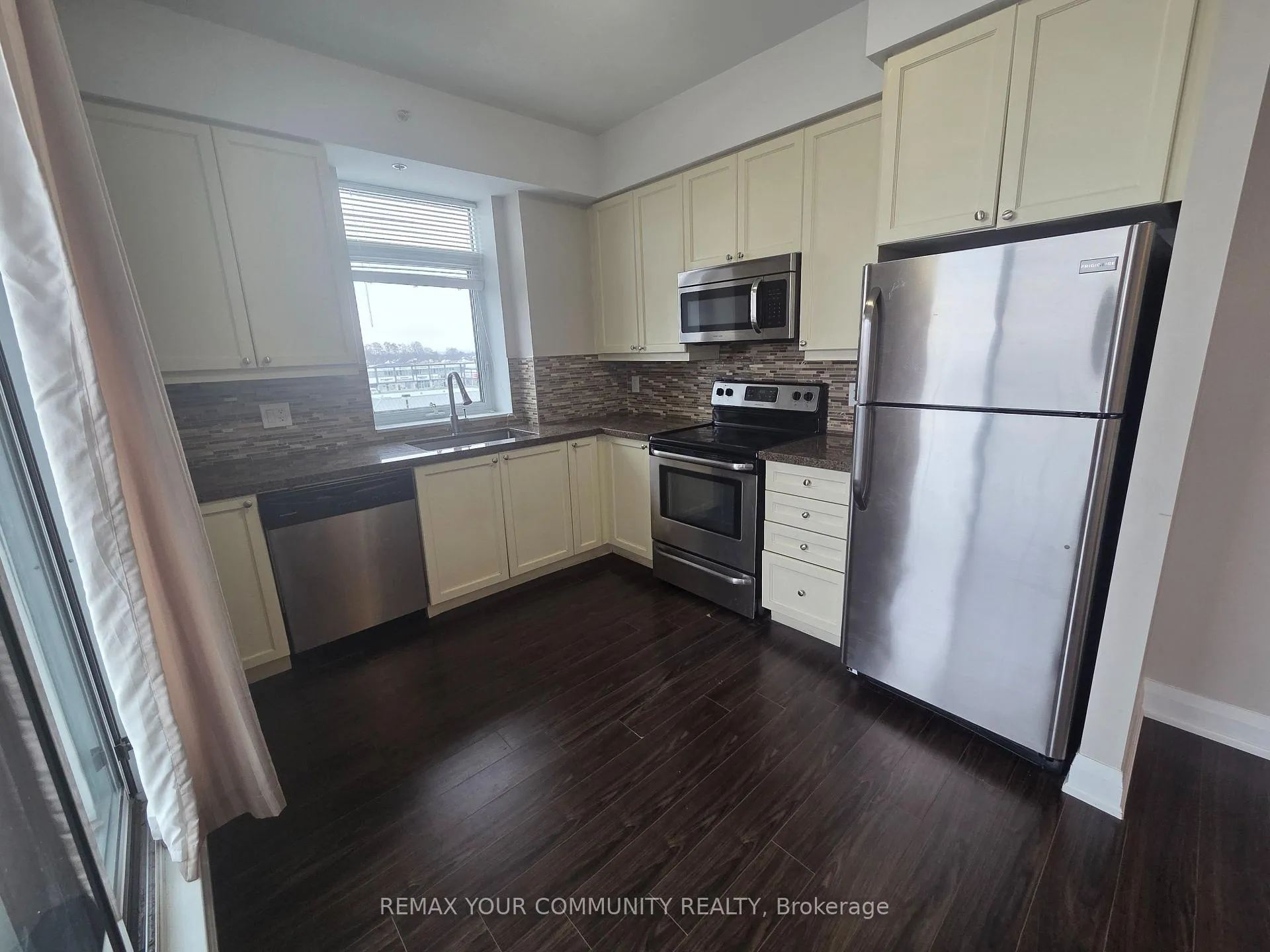 Photo 4 of Unit 318, 12 Woodstream Boulevard, Vaughan, Vaughan Grove — HOMEH