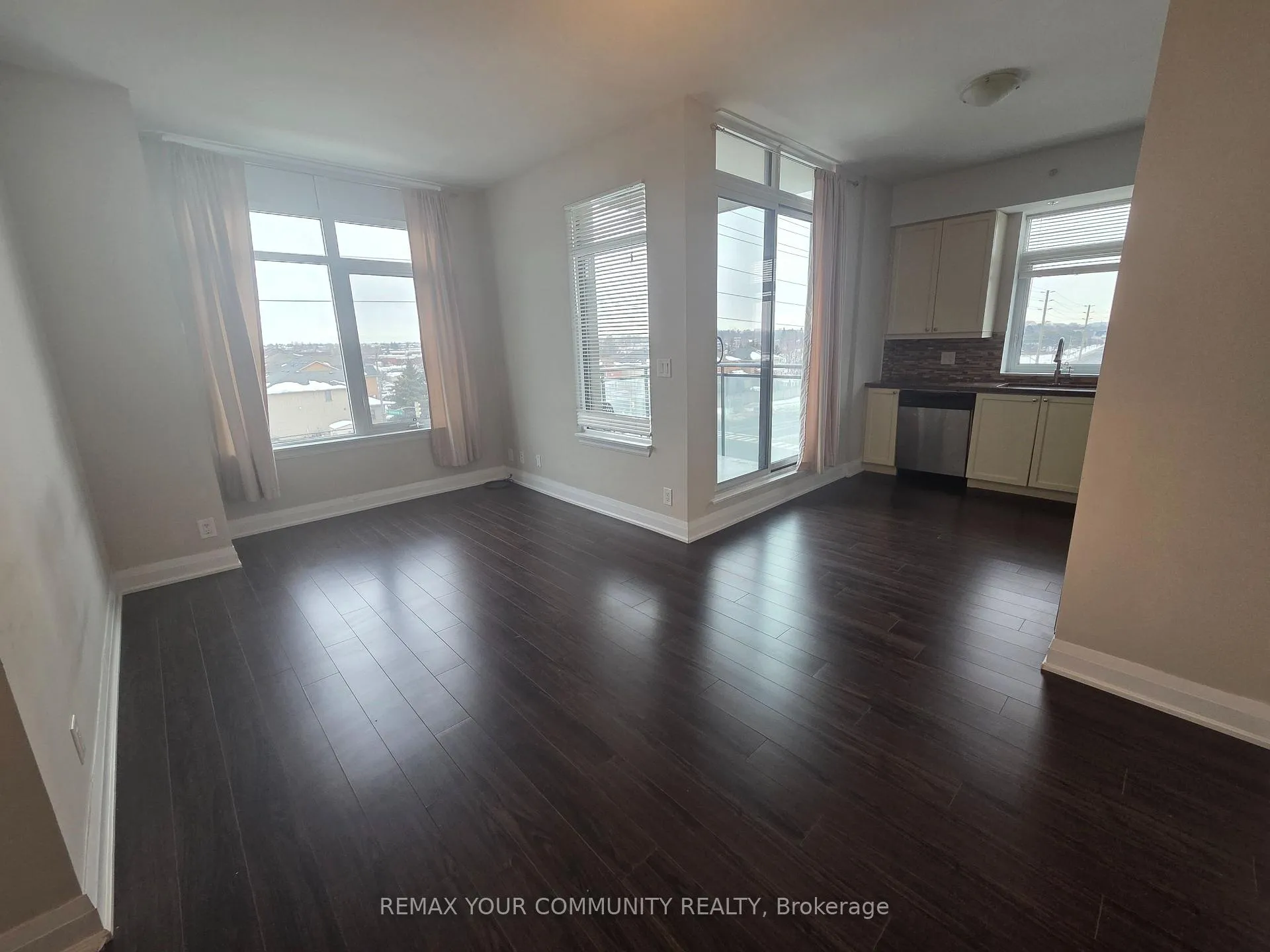 Photo 6 of Unit 318, 12 Woodstream Boulevard, Vaughan, Vaughan Grove — HOMEH