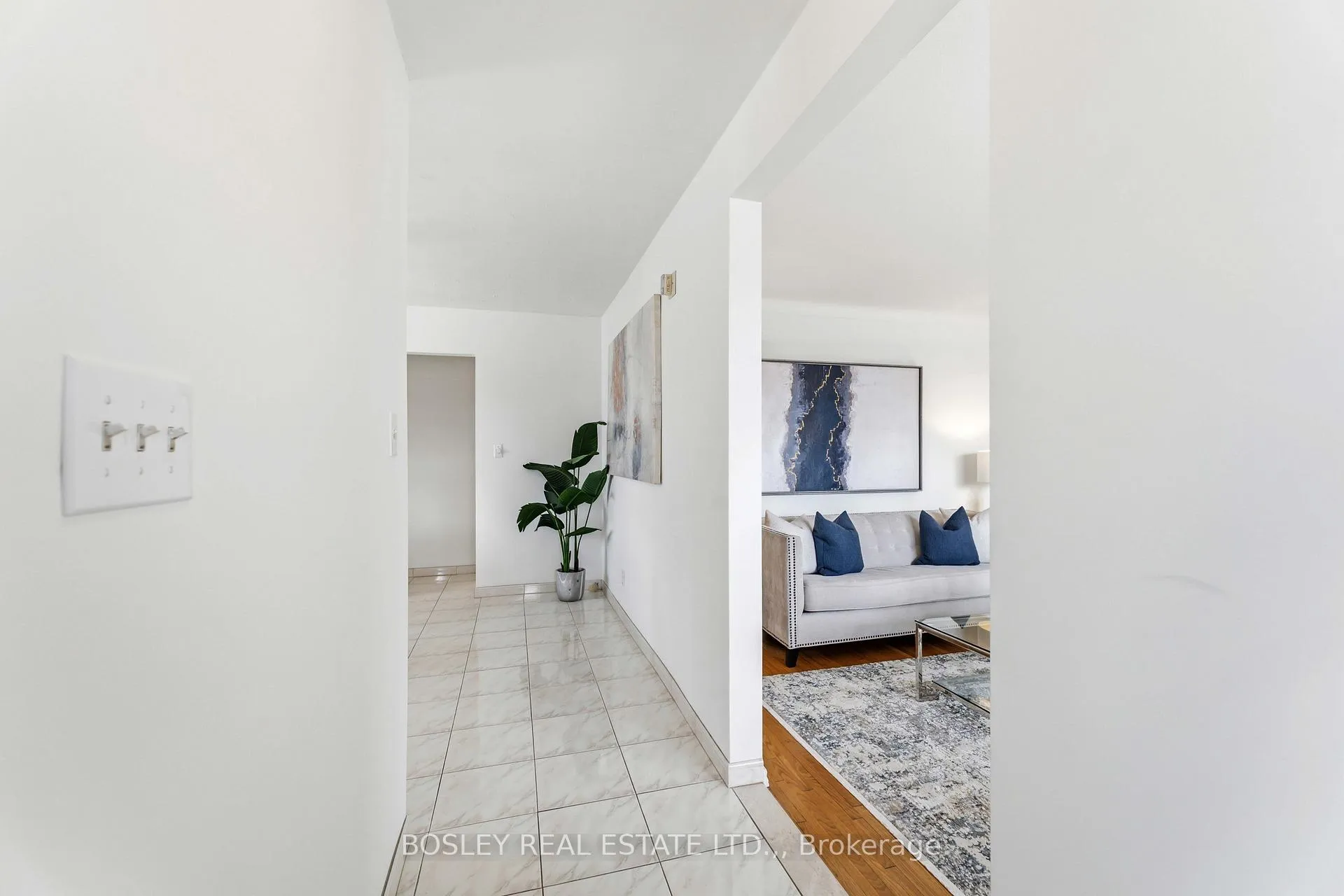Photo 4 of 7199 Freeman Street, Niagara Falls, Morrison — HOMEH