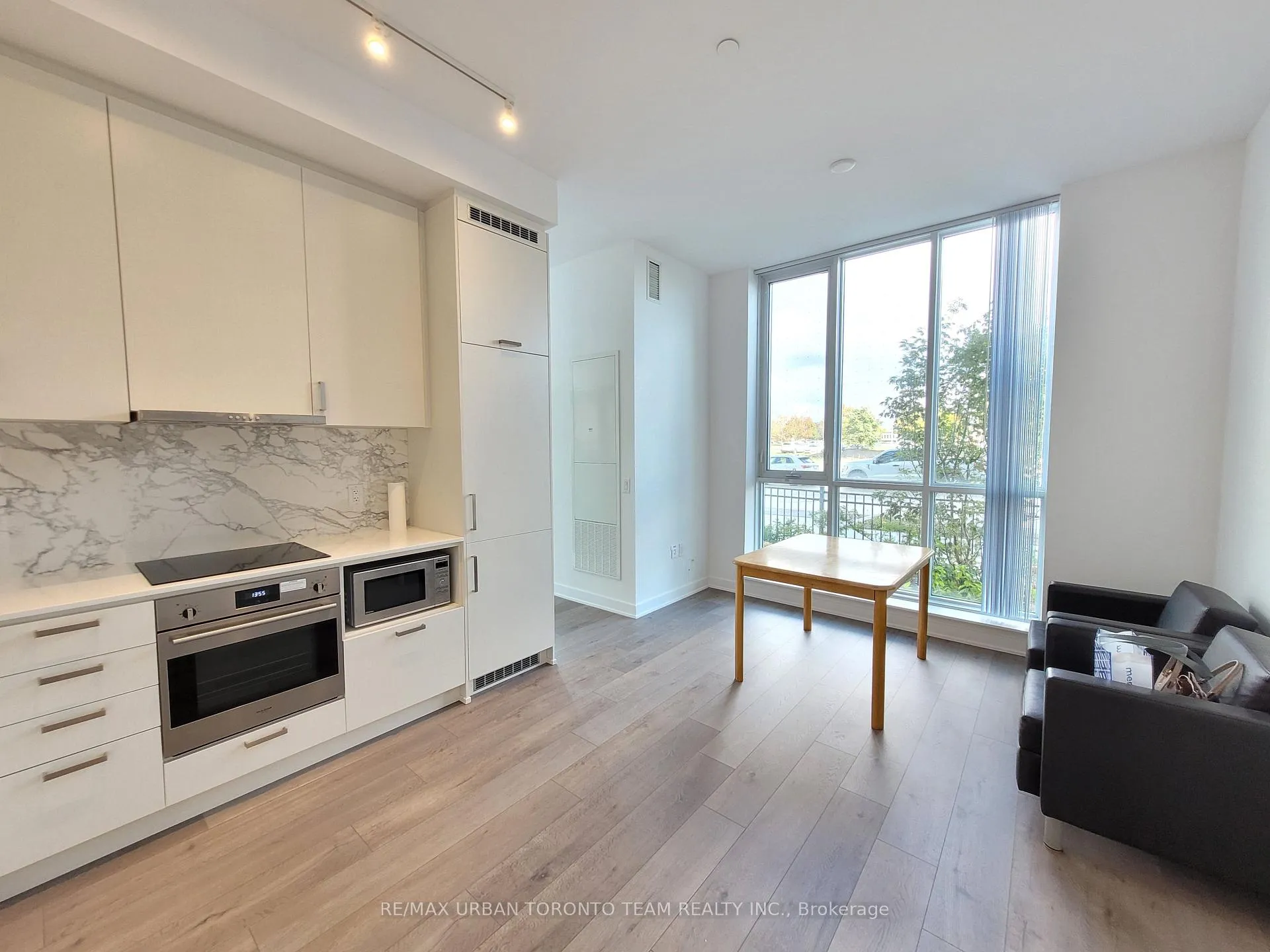 Photo 4 of Unit 106, 60 Honeycrisp Crescent, Vaughan, Vaughan Corporate Centre — HOMEH