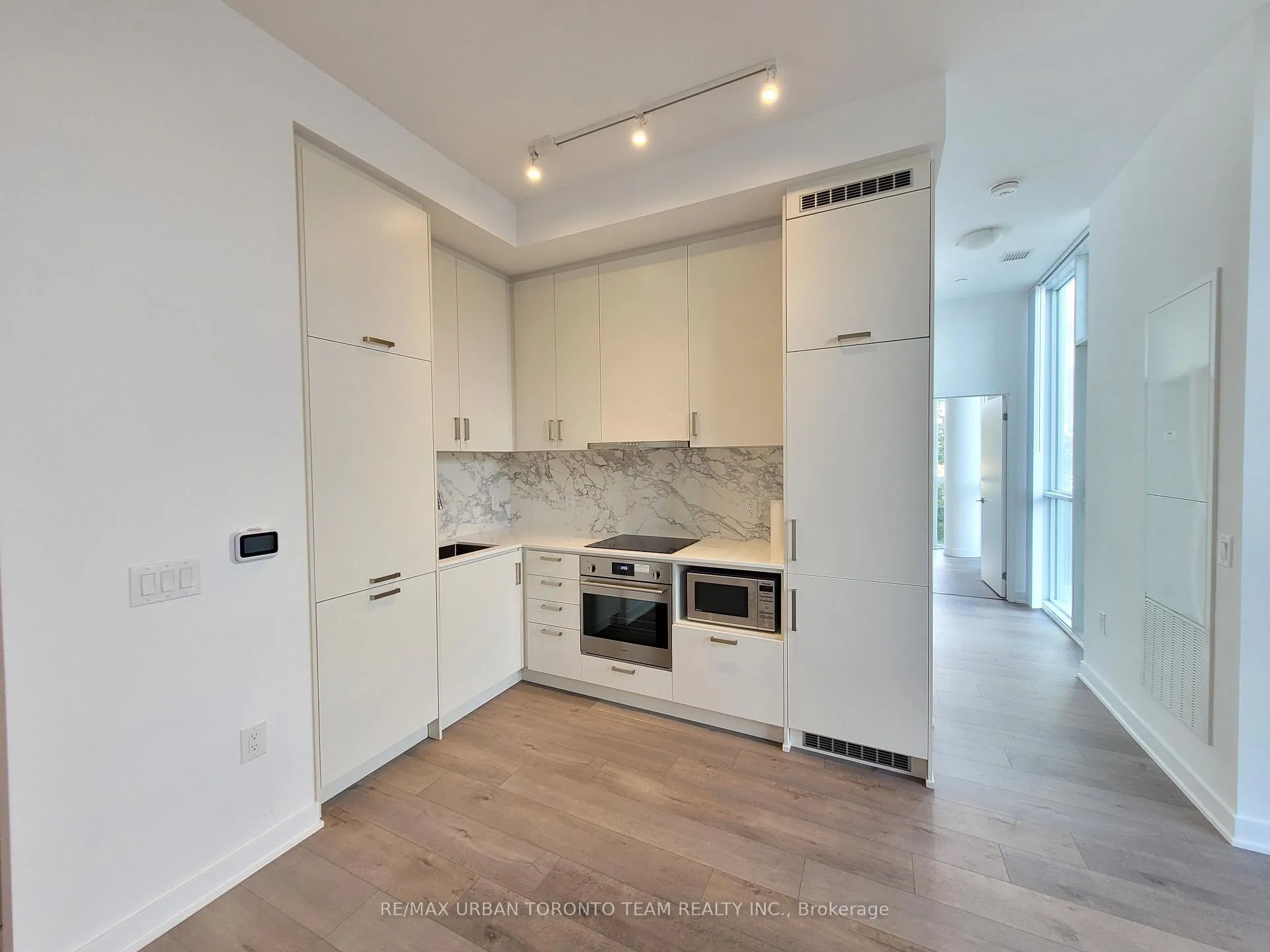 Photo 5 of Unit 106, 60 Honeycrisp Crescent, Vaughan, Vaughan Corporate Centre — HOMEH