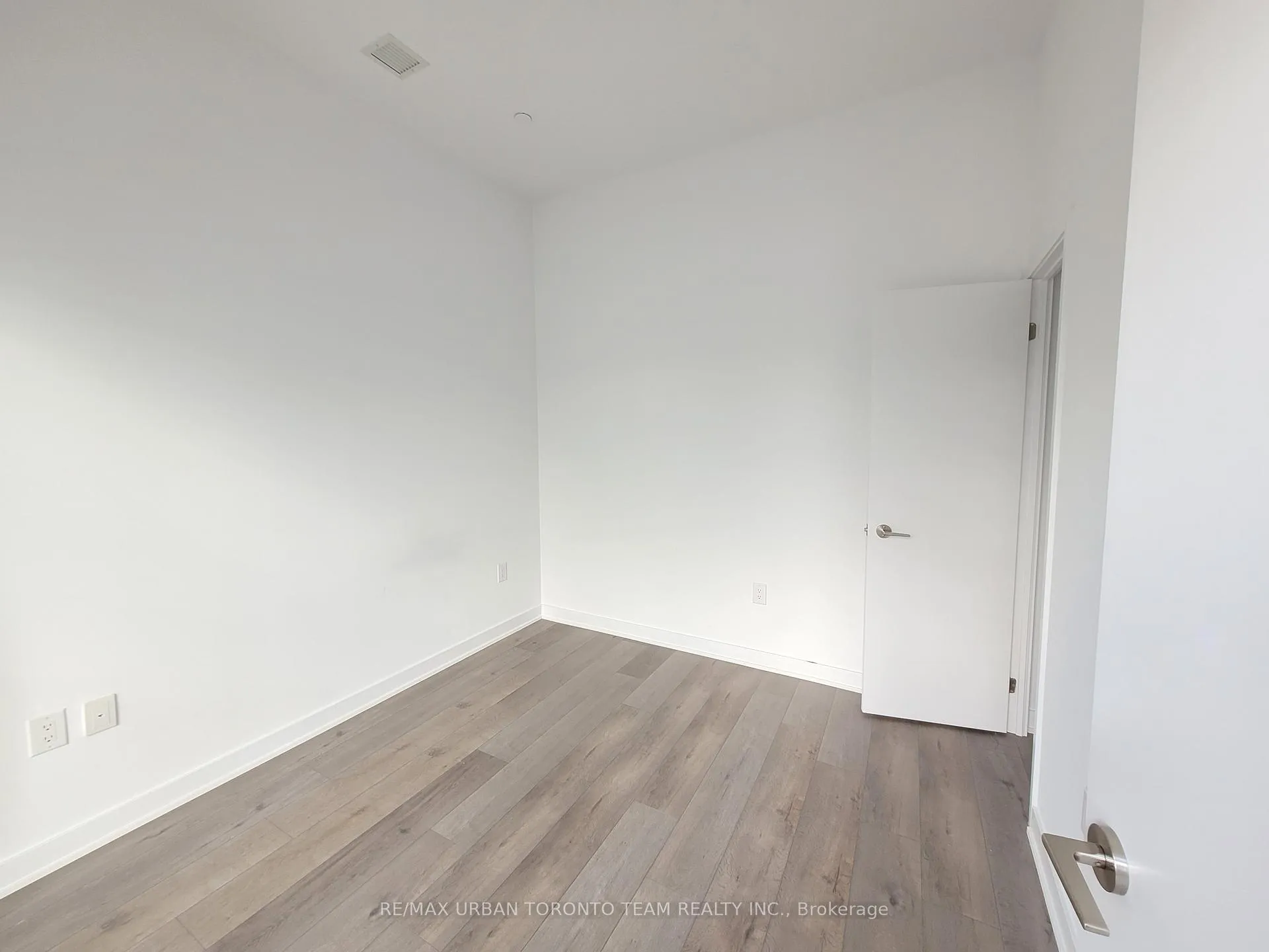 Photo 7 of Unit 106, 60 Honeycrisp Crescent, Vaughan, Vaughan Corporate Centre — HOMEH