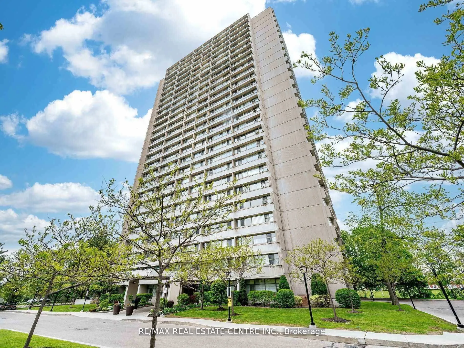 Front of Unit 1806, 735 Don Mills Road