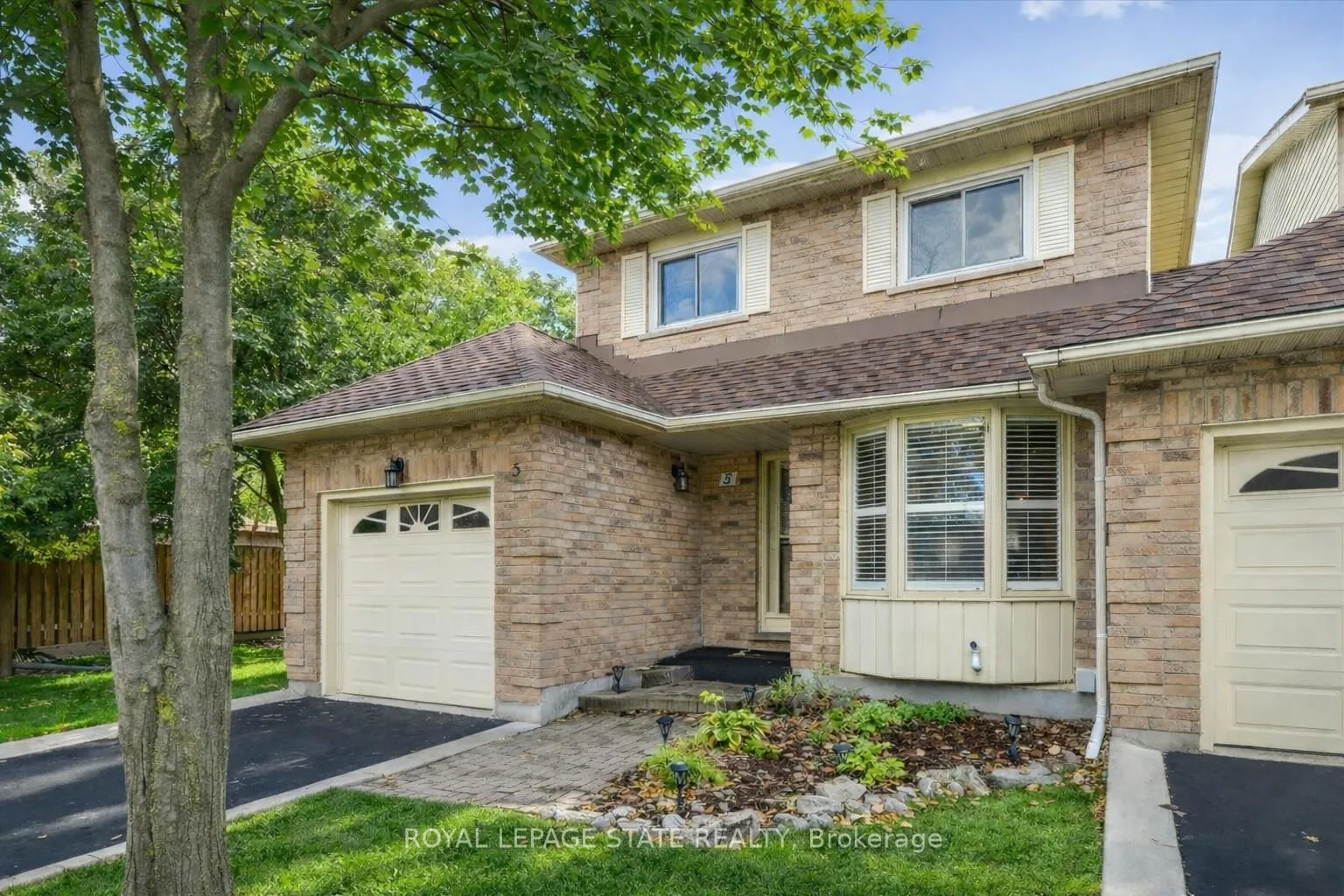 Photo 1 of Unit 5, 15 Ellington Avenue, Hamilton, Stoney Creek — HOMEH