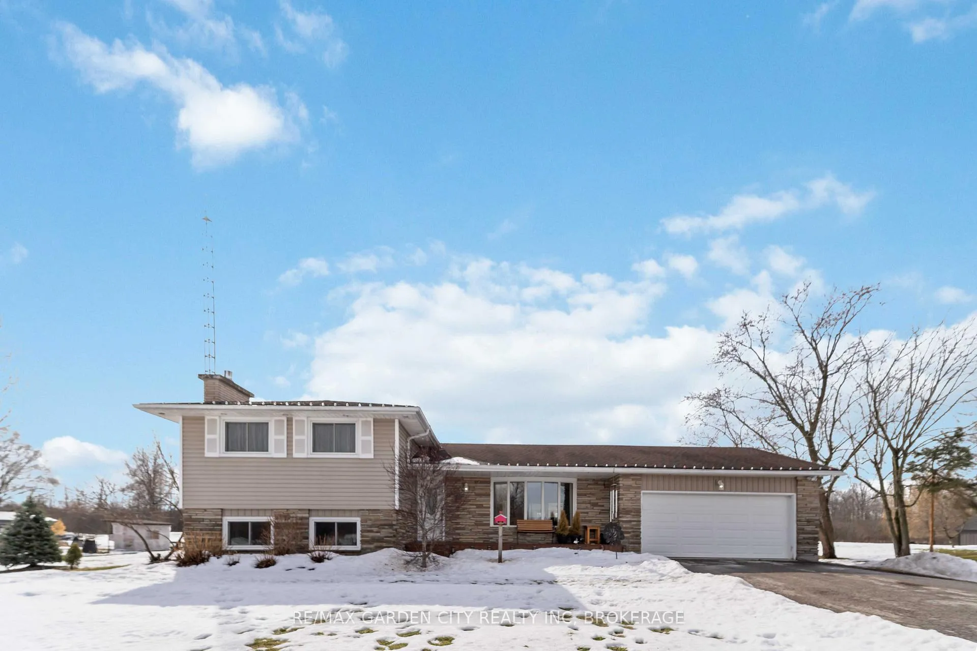 Front of 147 Cairns Crescent