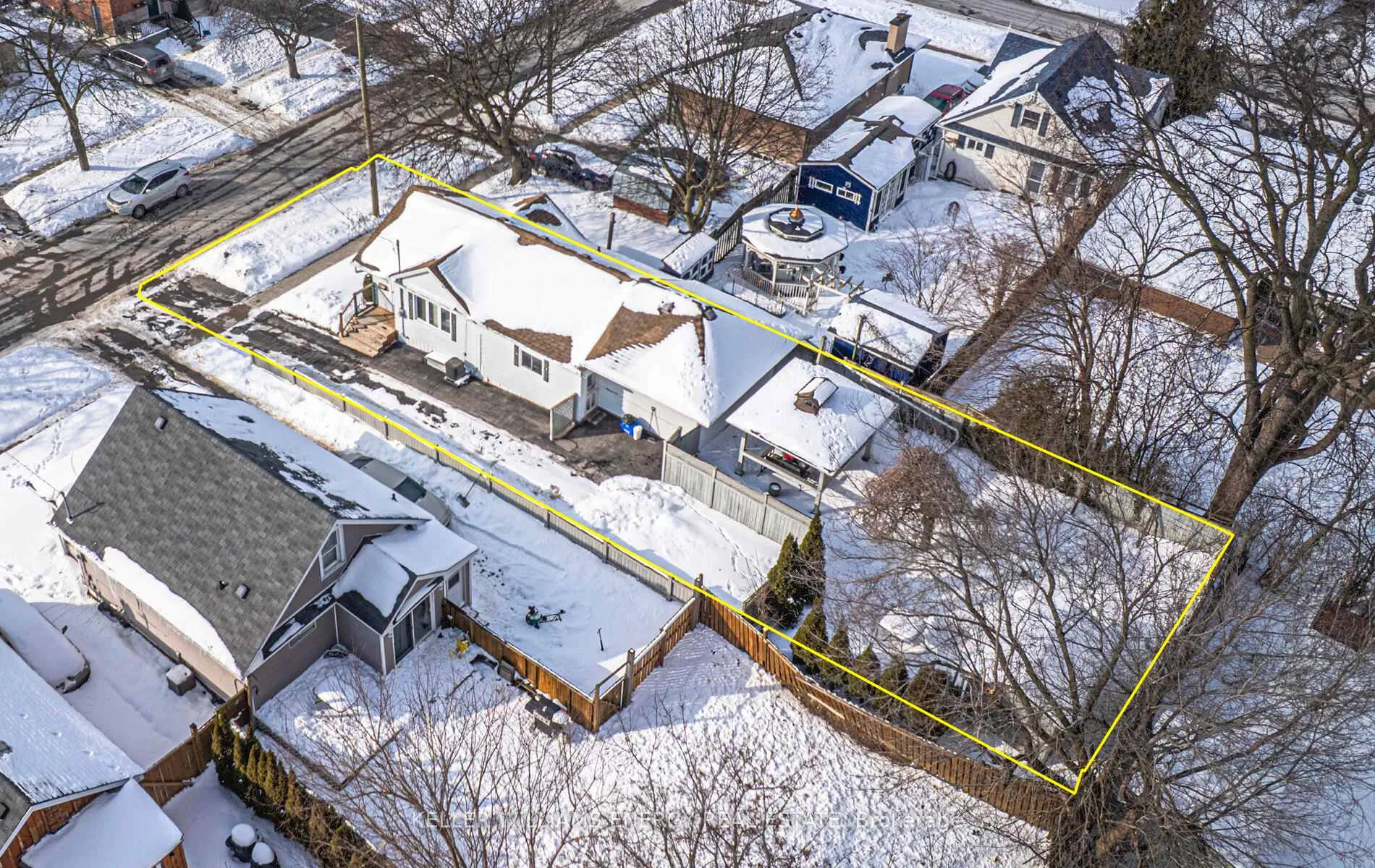 Photo 33 of 449 Cromwell Avenue, Oshawa, Vanier — HOMEH