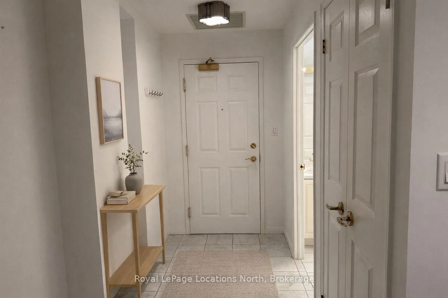 Photo 2 of Unit 702, 1818 Bayview Avenue, Toronto, Mount Pleasant East — HOMEH