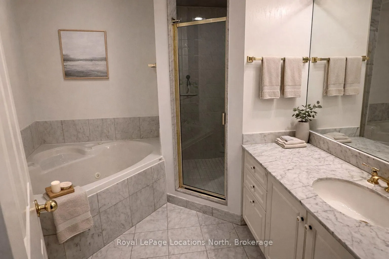 Photo 8 of Unit 702, 1818 Bayview Avenue, Toronto, Mount Pleasant East — HOMEH