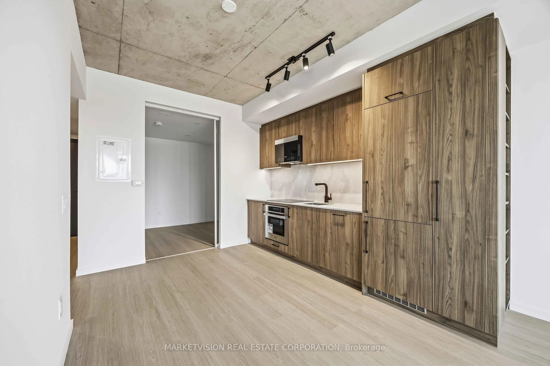 Photo 4 of Unit 310, 689 The Queensway, Etobicoke, Stonegate-Queensway — HOMEH