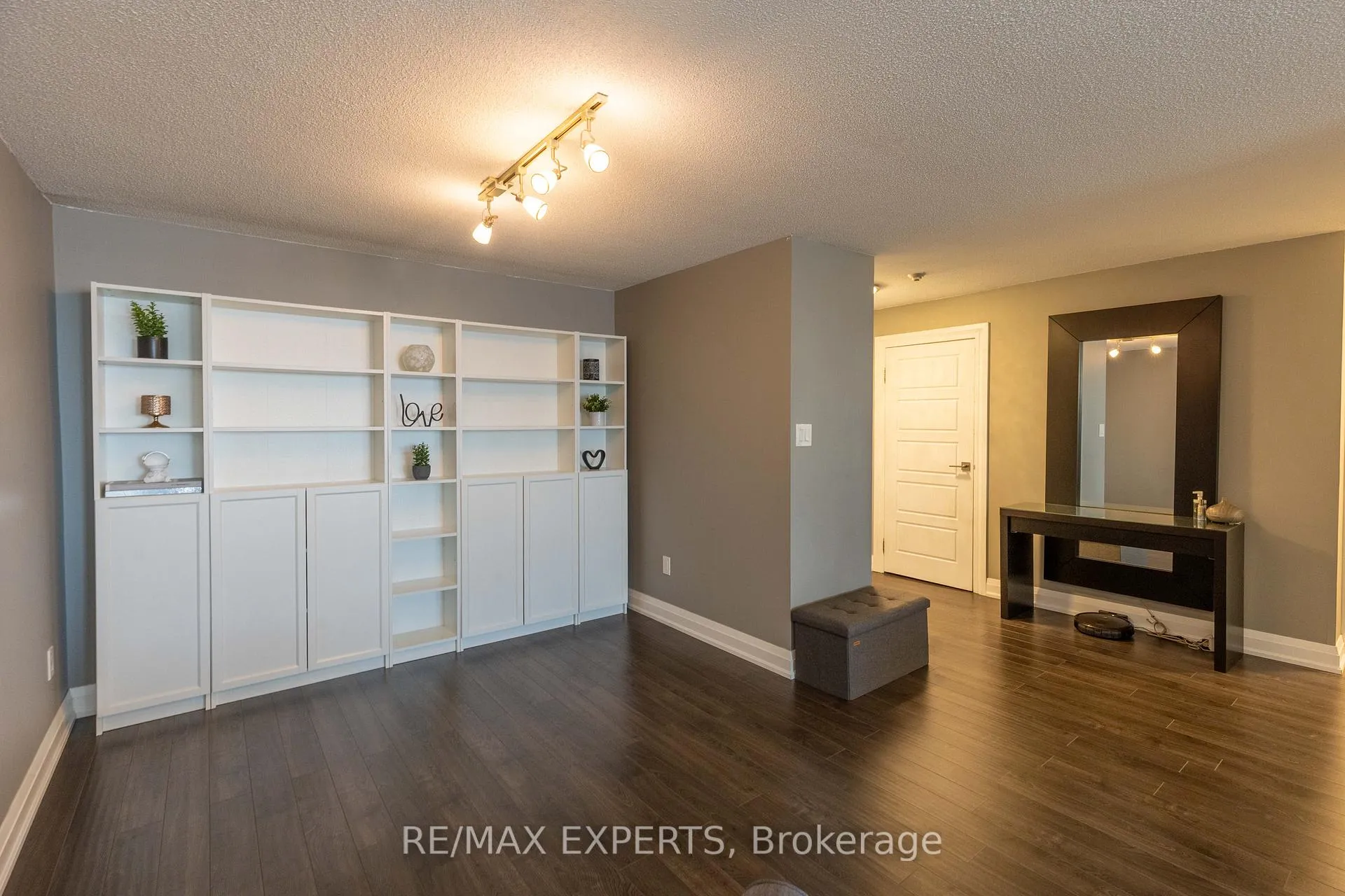 Photo 2 of Unit 1708, 3 Rowntree Road, Etobicoke, Mount Olive-Silverstone-Jamestown — HOMEH