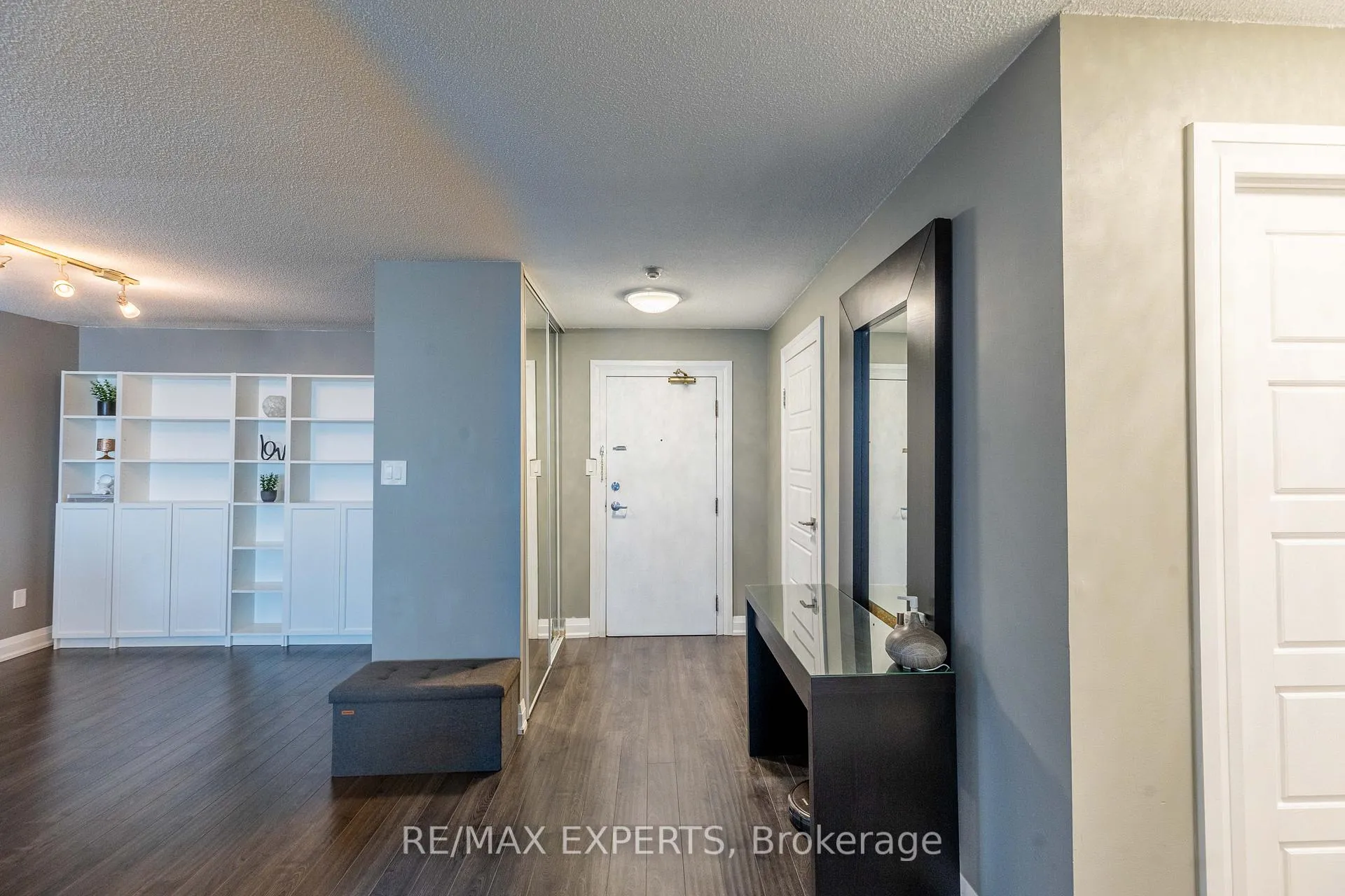 Photo 4 of Unit 1708, 3 Rowntree Road, Etobicoke, Mount Olive-Silverstone-Jamestown — HOMEH
