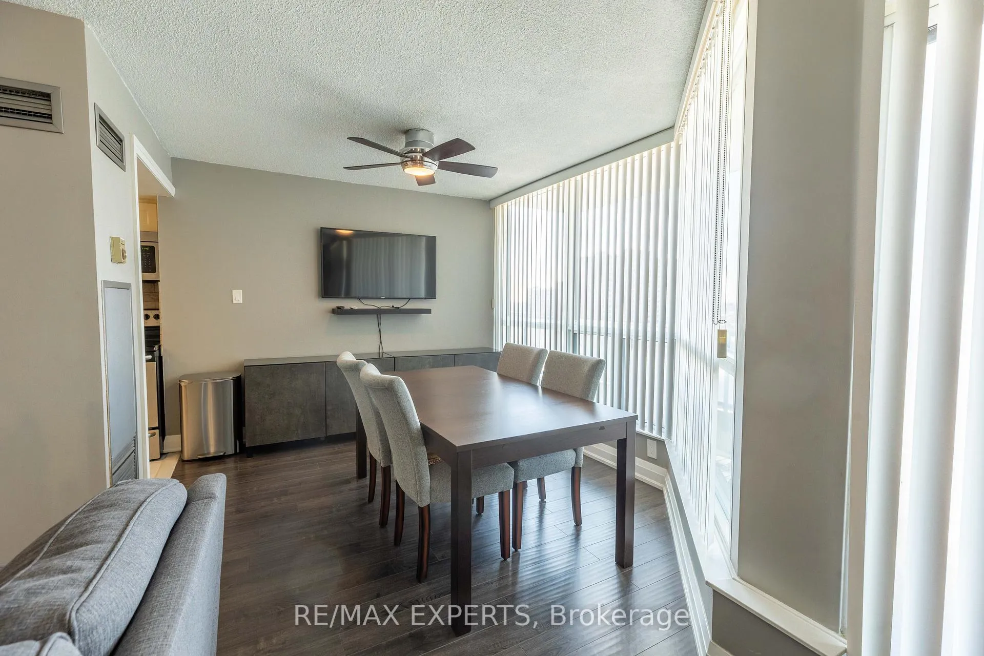 Photo 6 of Unit 1708, 3 Rowntree Road, Etobicoke, Mount Olive-Silverstone-Jamestown — HOMEH