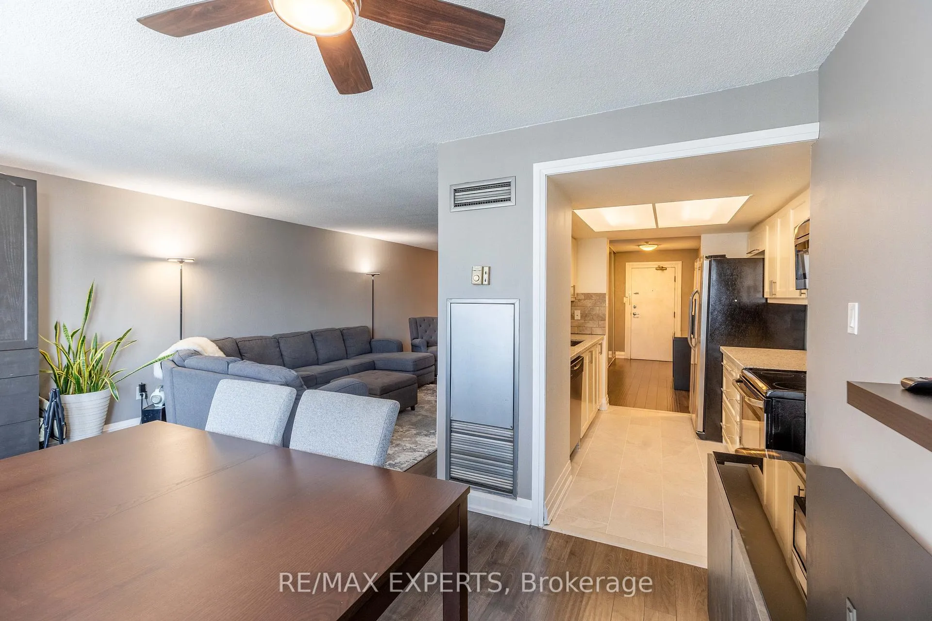 Photo 7 of Unit 1708, 3 Rowntree Road, Etobicoke, Mount Olive-Silverstone-Jamestown — HOMEH