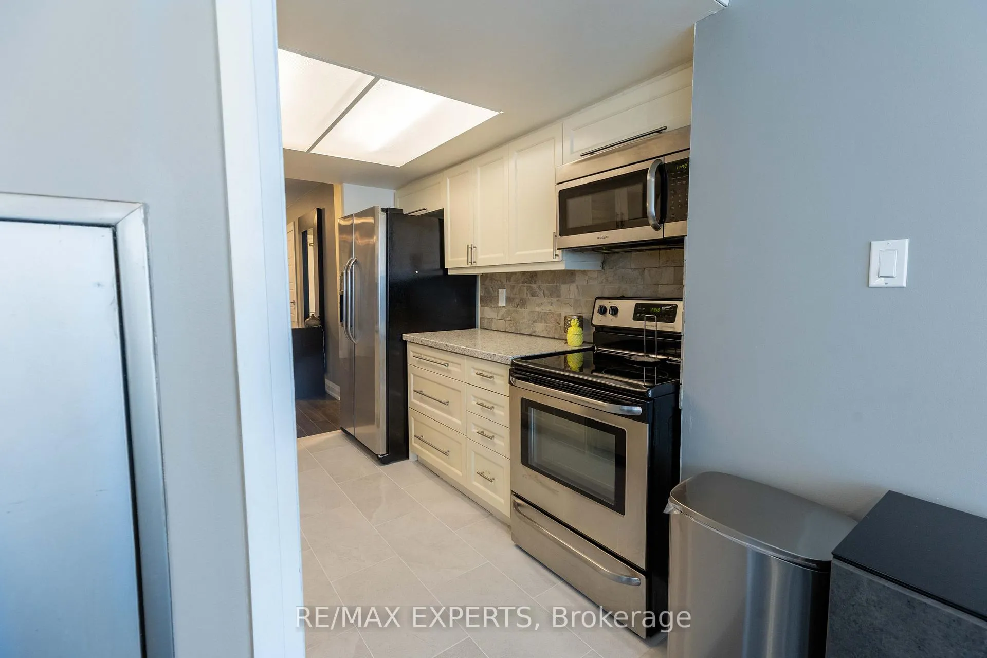 Photo 8 of Unit 1708, 3 Rowntree Road, Etobicoke, Mount Olive-Silverstone-Jamestown — HOMEH