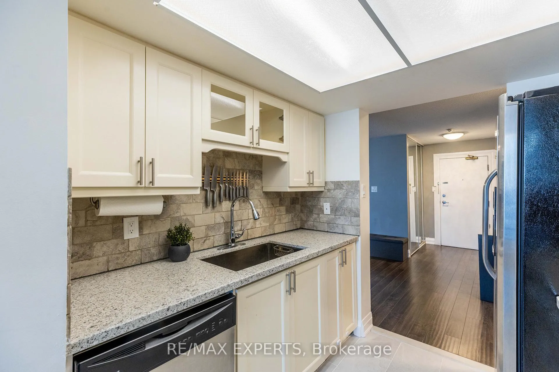 Photo 9 of Unit 1708, 3 Rowntree Road, Etobicoke, Mount Olive-Silverstone-Jamestown — HOMEH