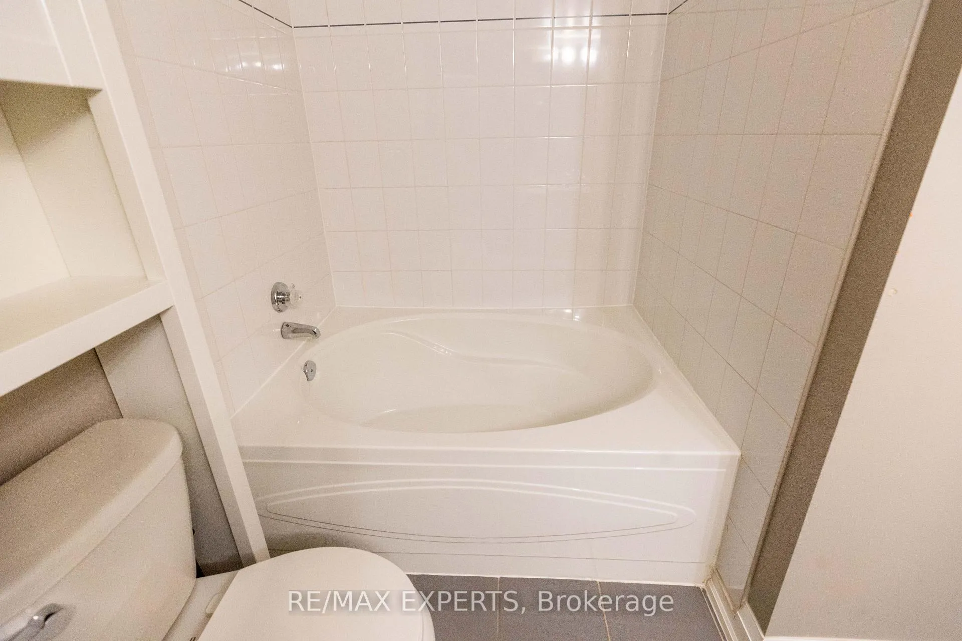 Photo 11 of Unit 1708, 3 Rowntree Road, Etobicoke, Mount Olive-Silverstone-Jamestown — HOMEH
