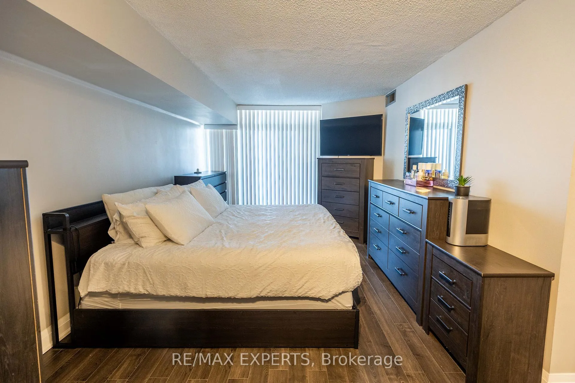 Photo 13 of Unit 1708, 3 Rowntree Road, Etobicoke, Mount Olive-Silverstone-Jamestown — HOMEH